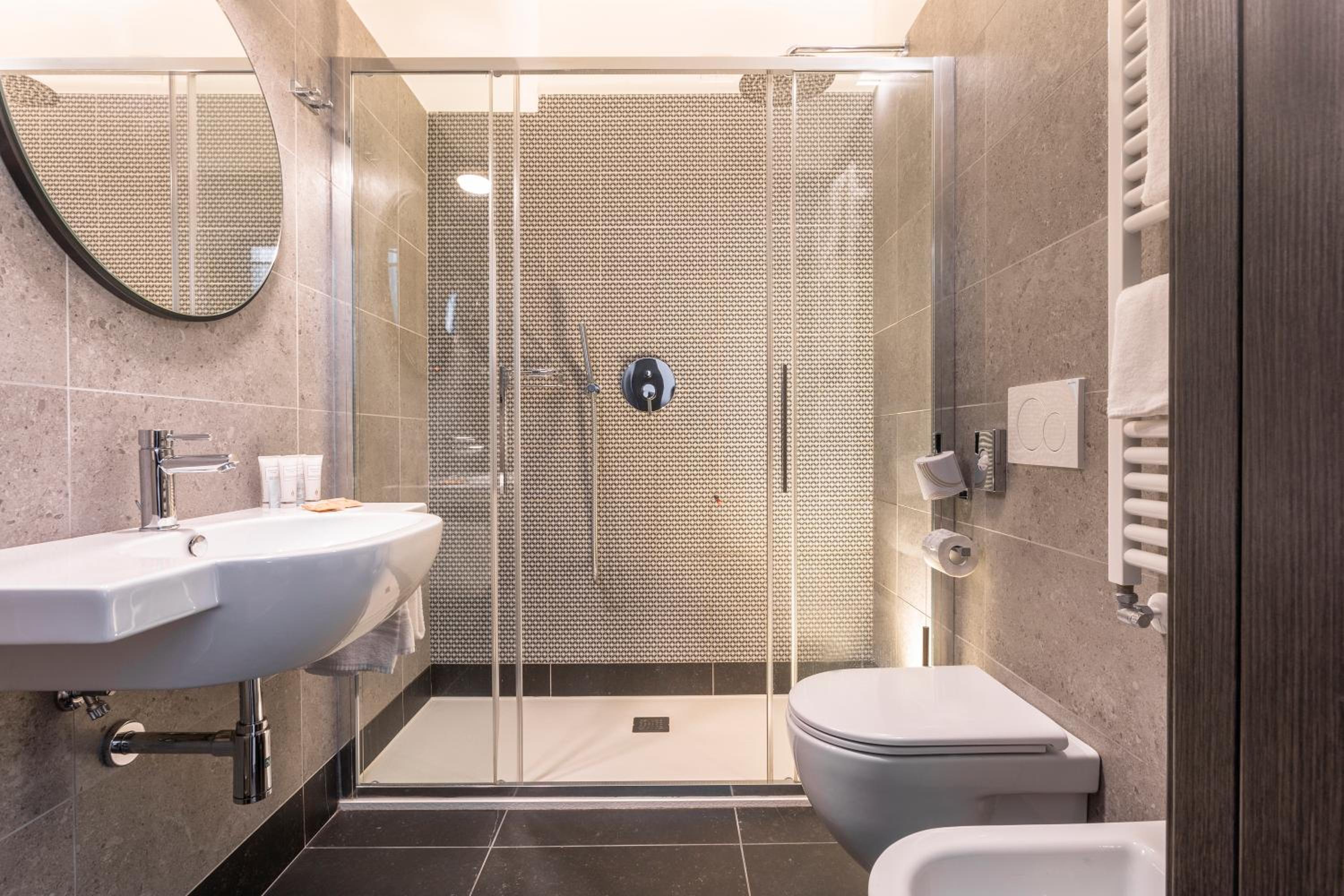 Superior Double or Twin Room - Photo 11