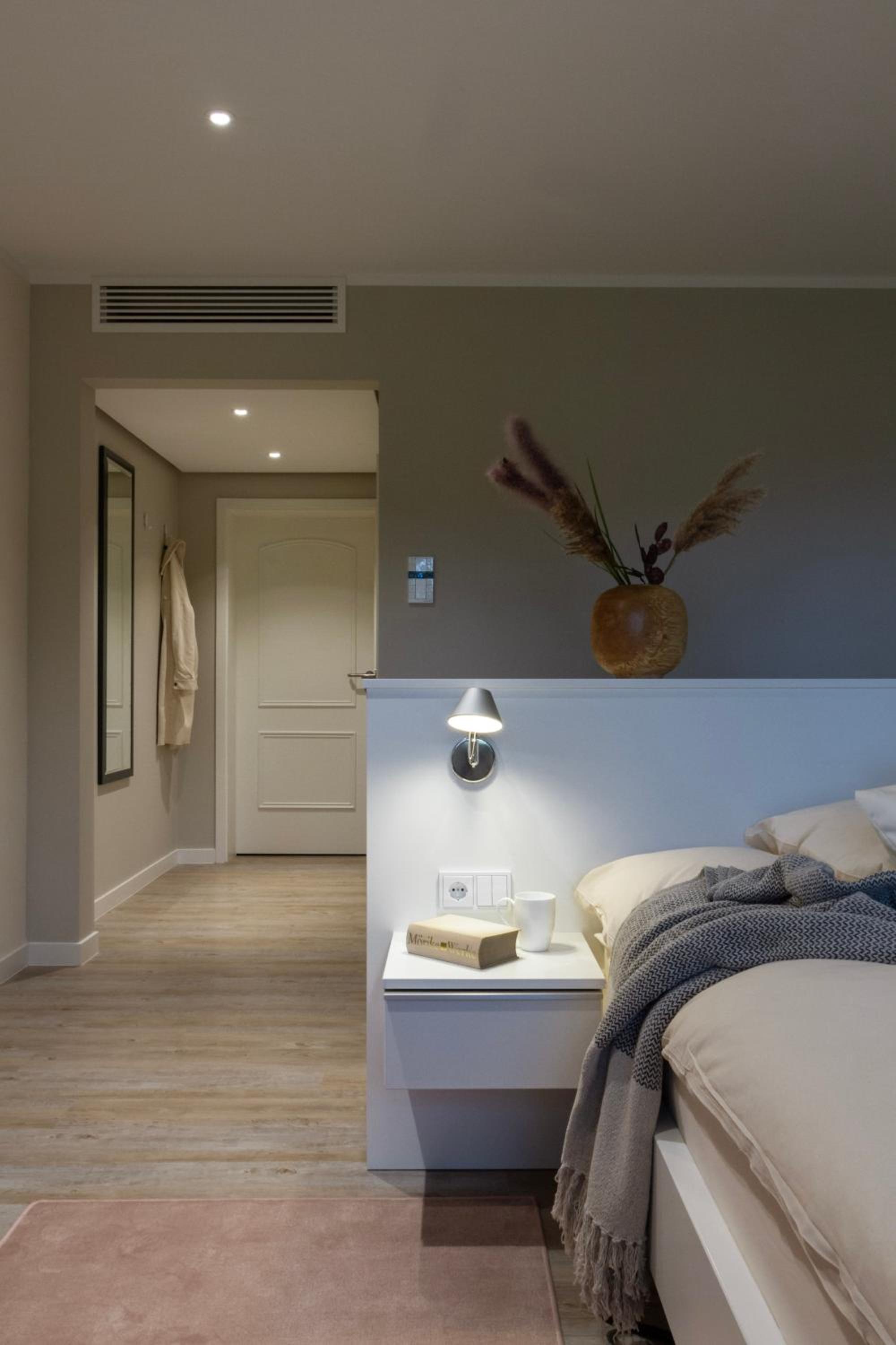 Single Room with Lake View