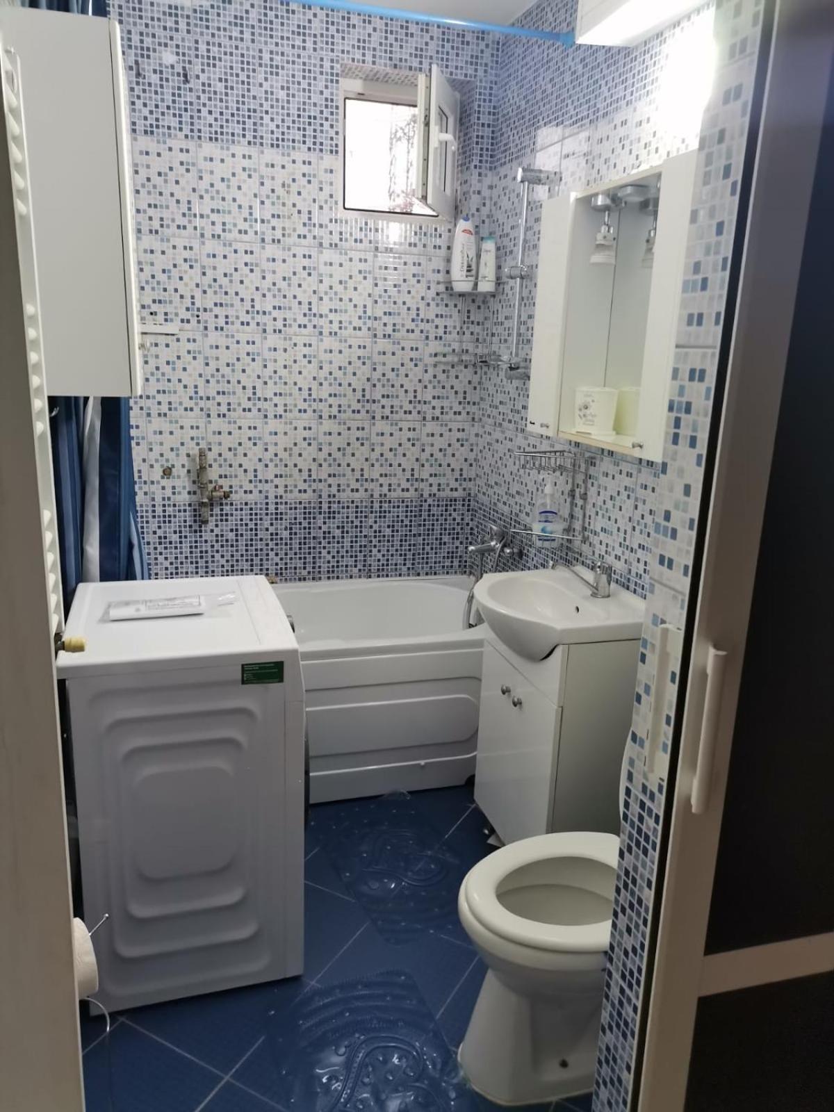 One-Bedroom Apartment - Photo 3