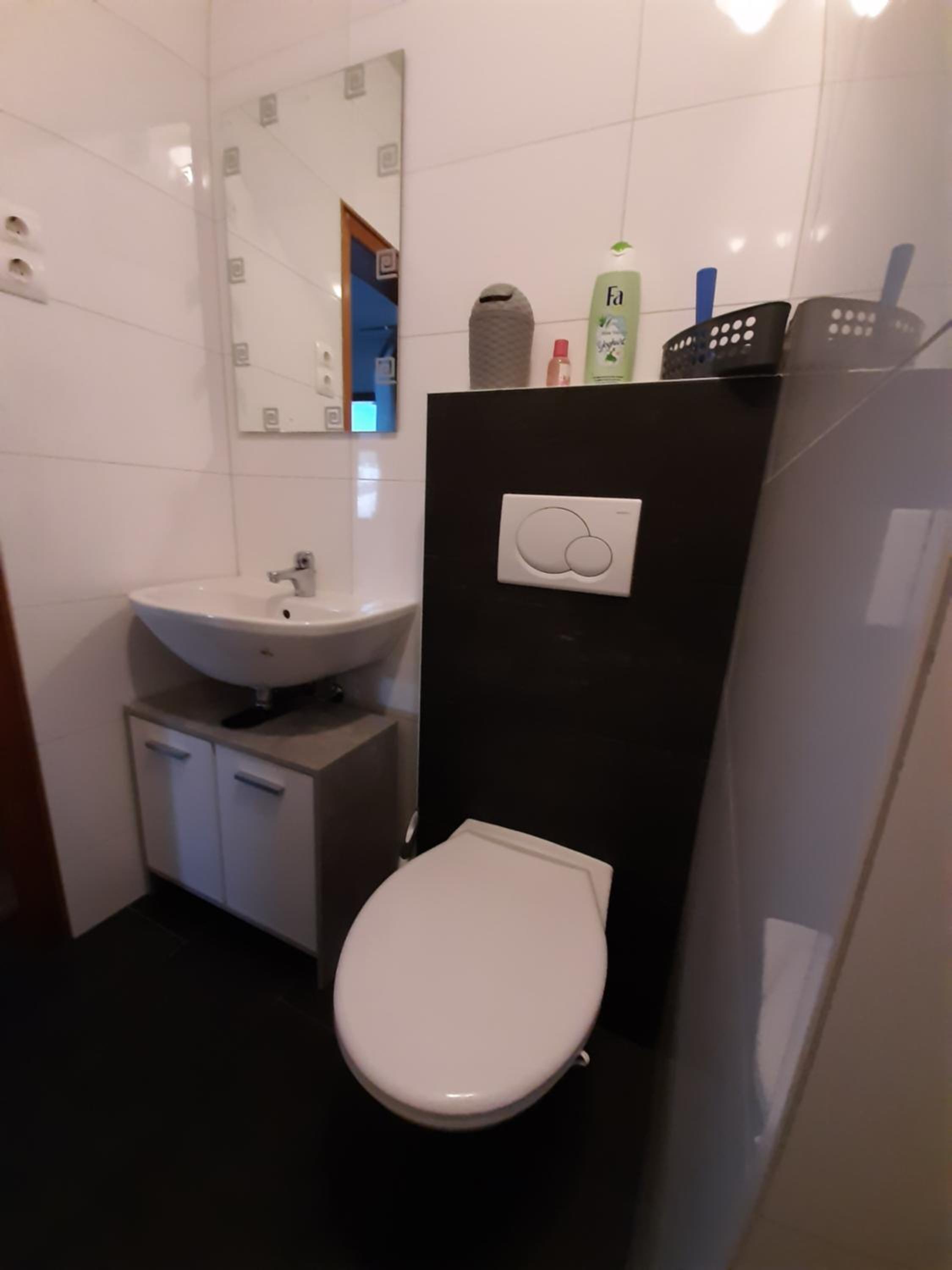 One-Bedroom Apartment - Photo 3