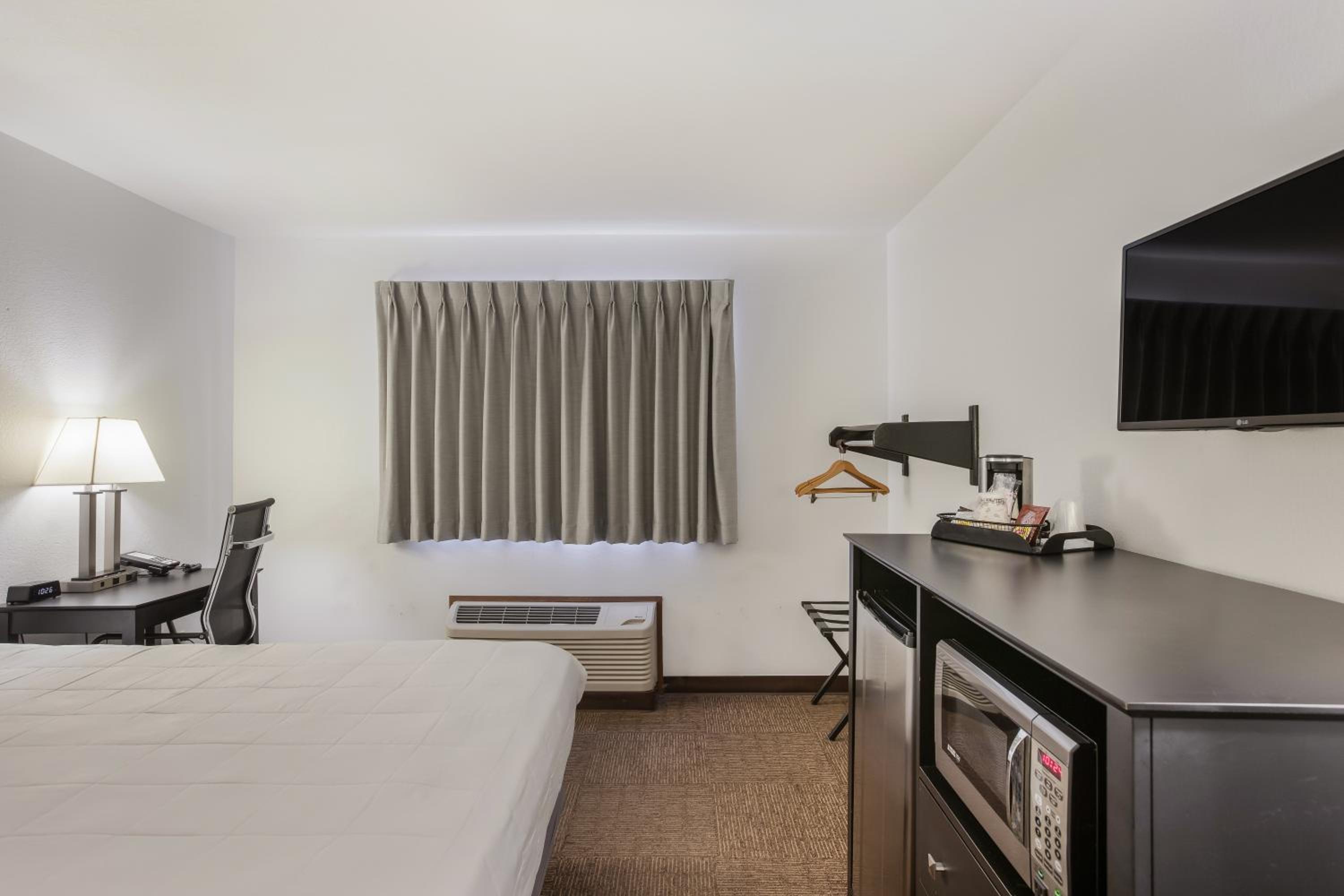 1 Queen Bed Accessible Non-Smoking - Photo 1
