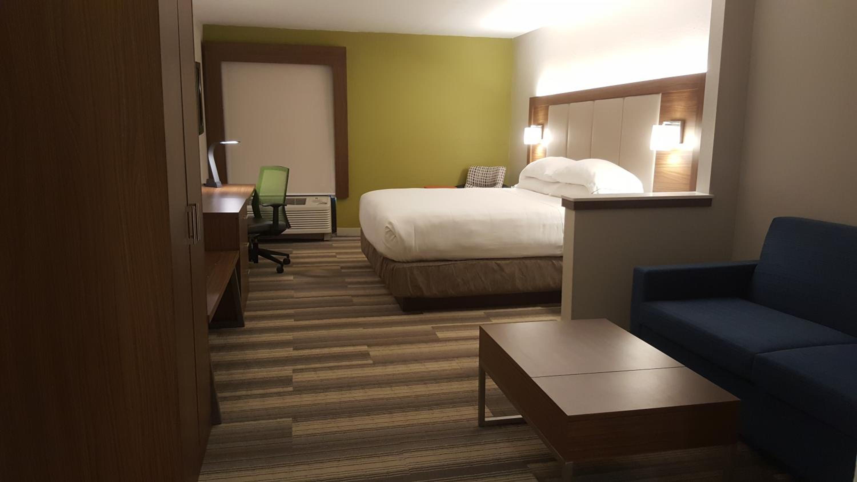 King Suite - Photo 3