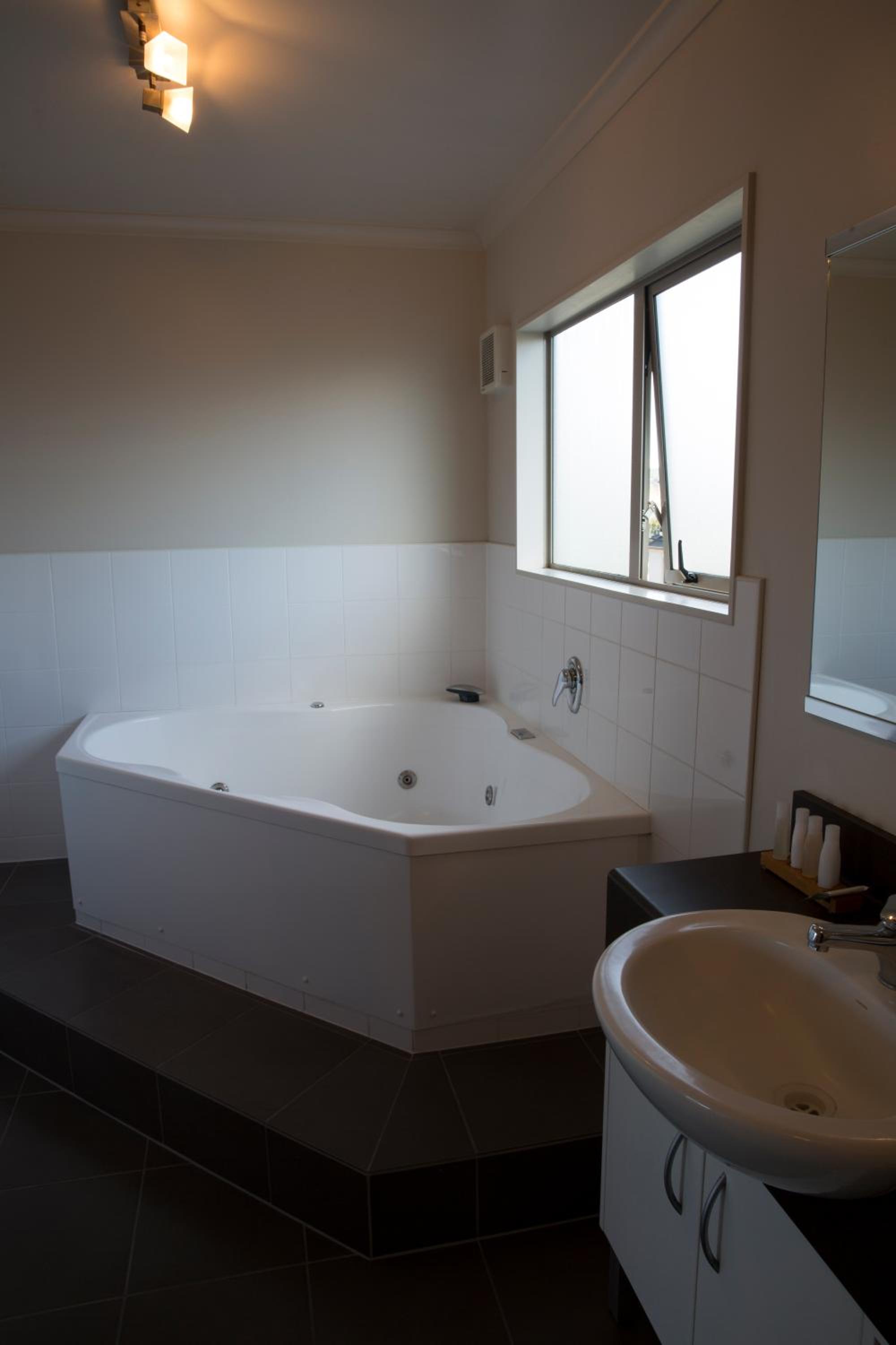 Executive Suite with Spa Bath - Photo 3