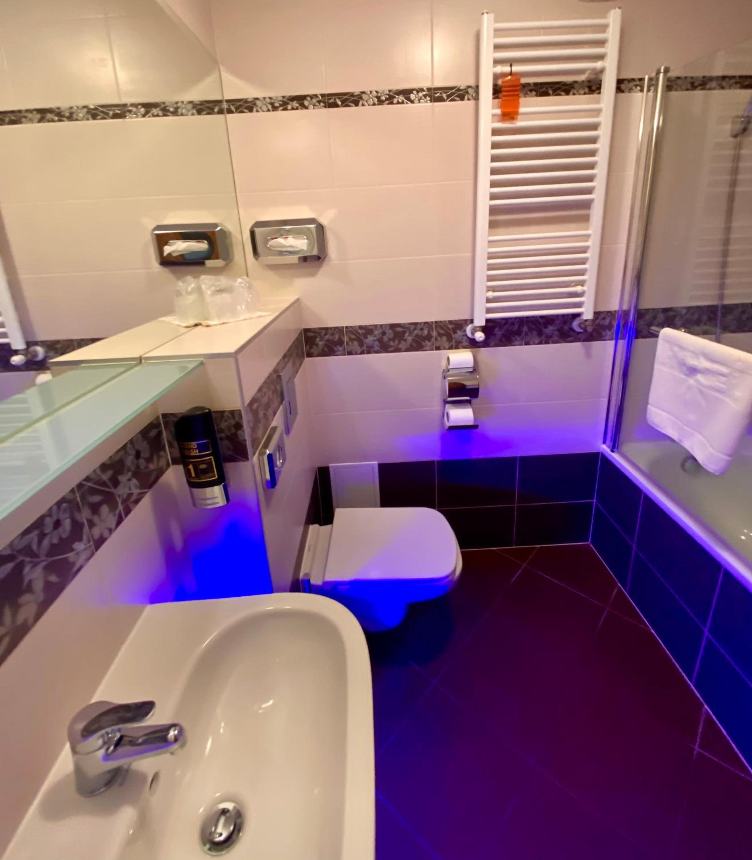 Double Room - Photo 14