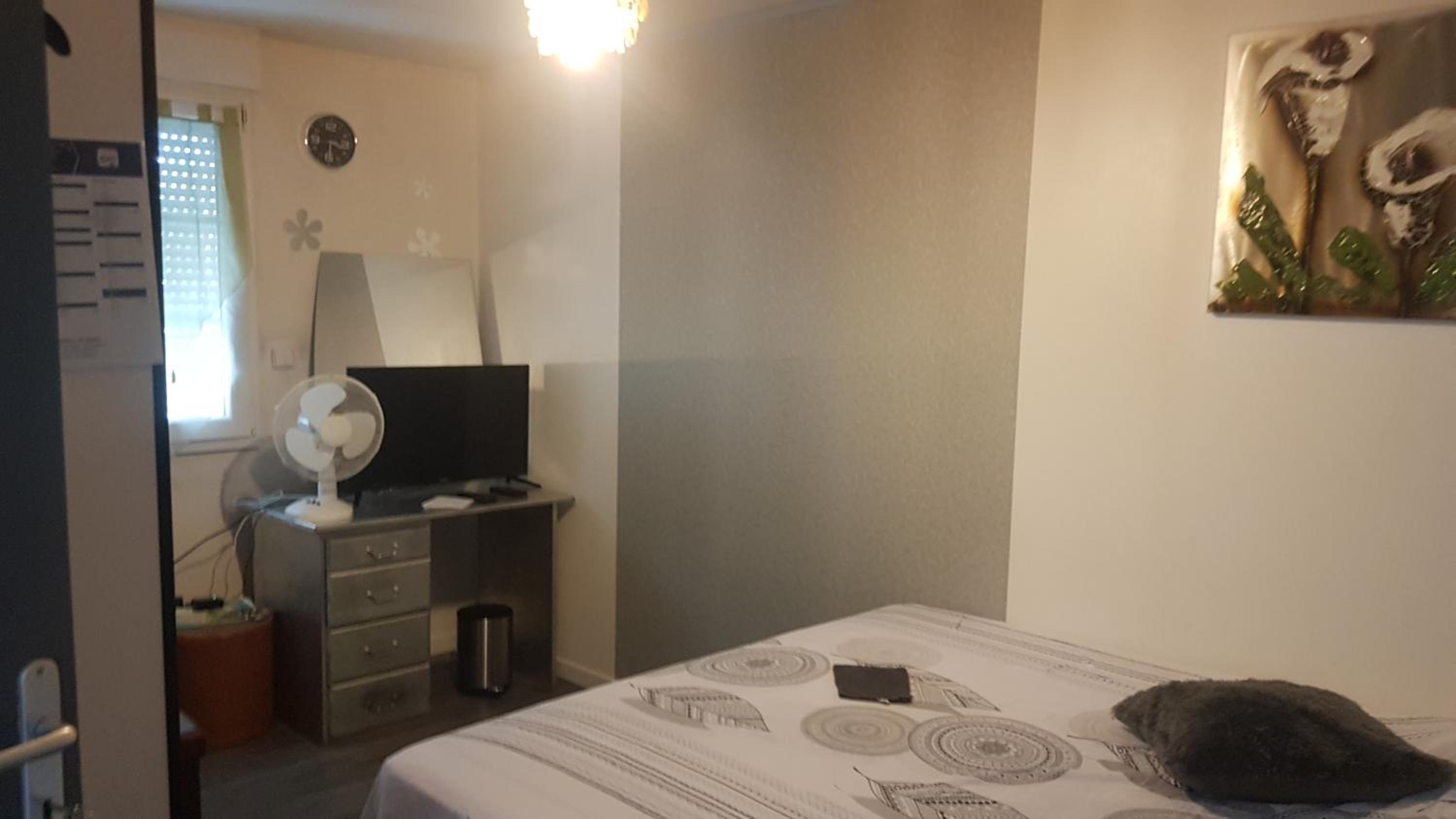 Double Room with Private Bathroom - Photo 2