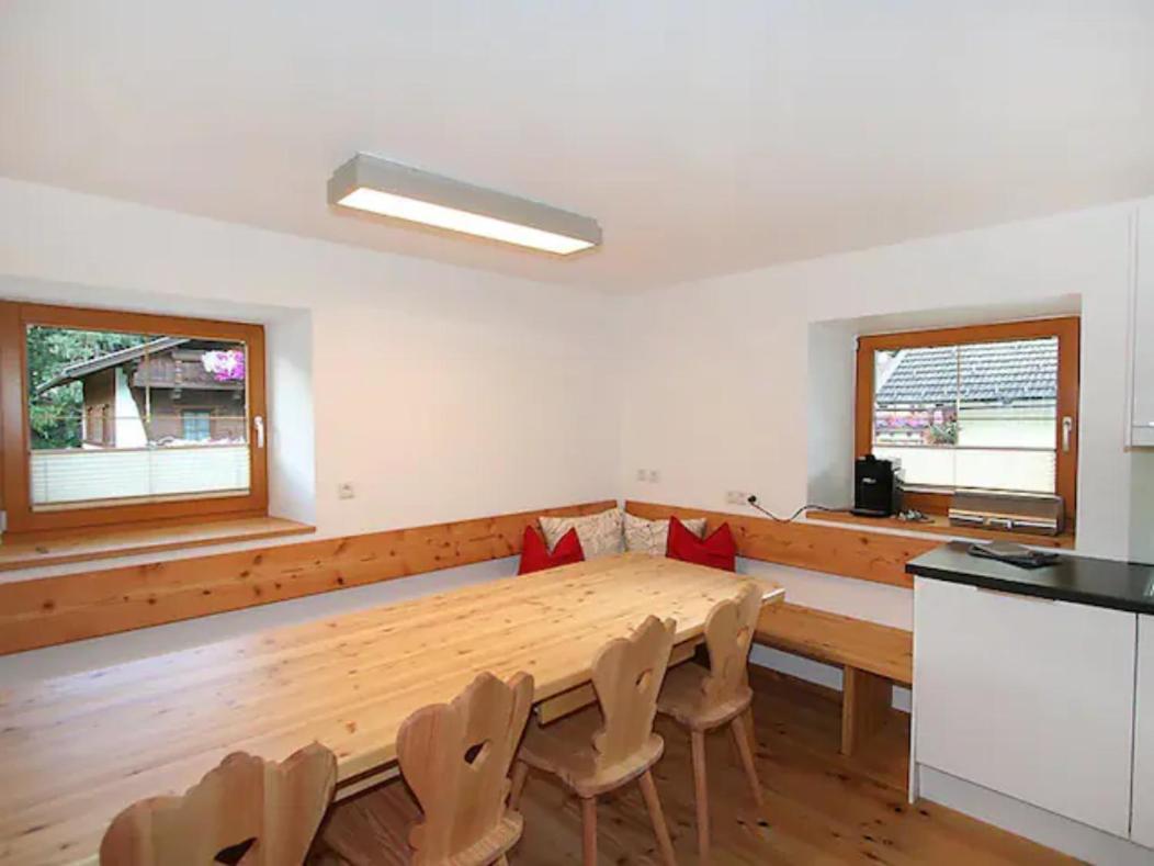 Five-Bedroom House photo 2