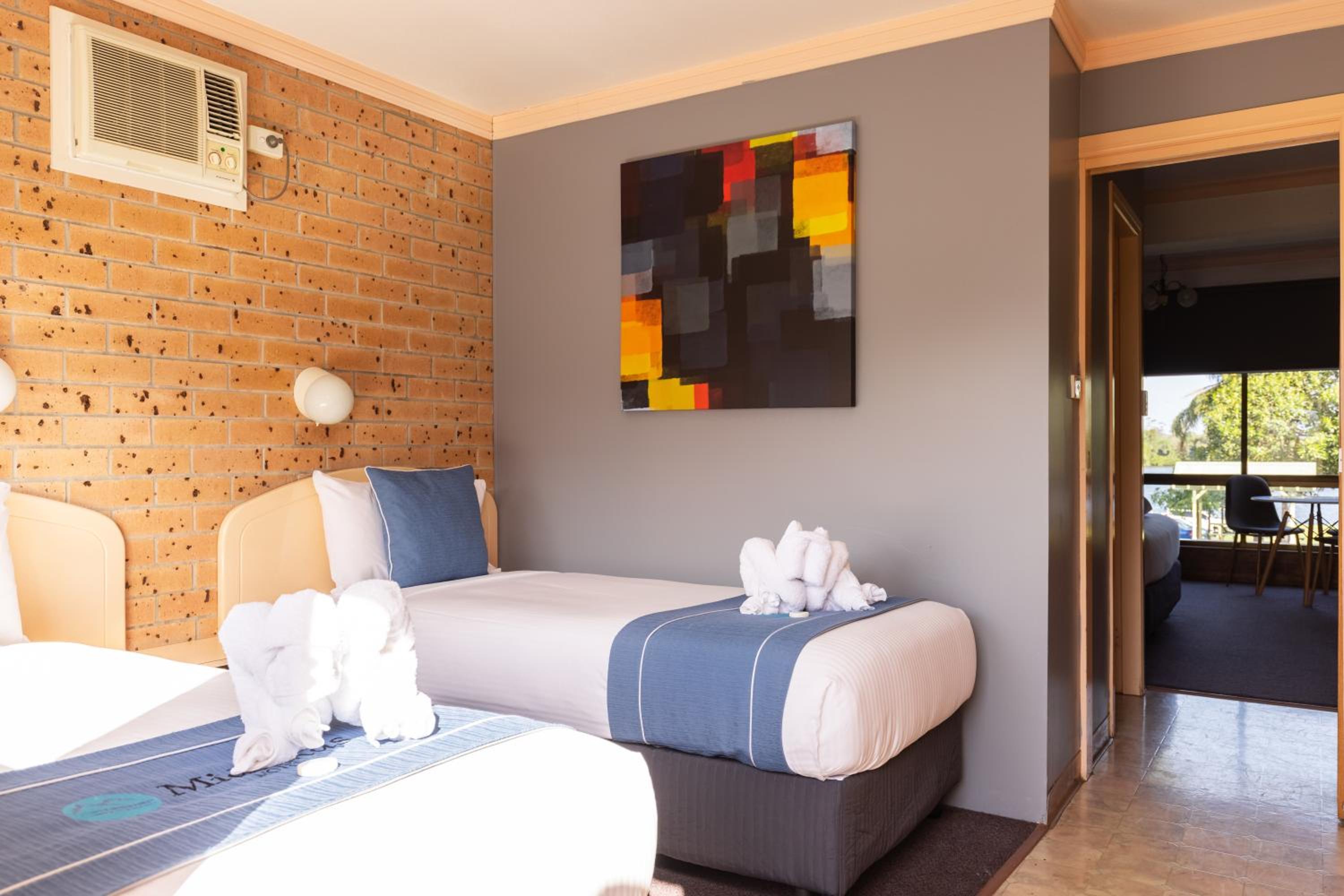Deluxe Family Suite with River View - Photo 4