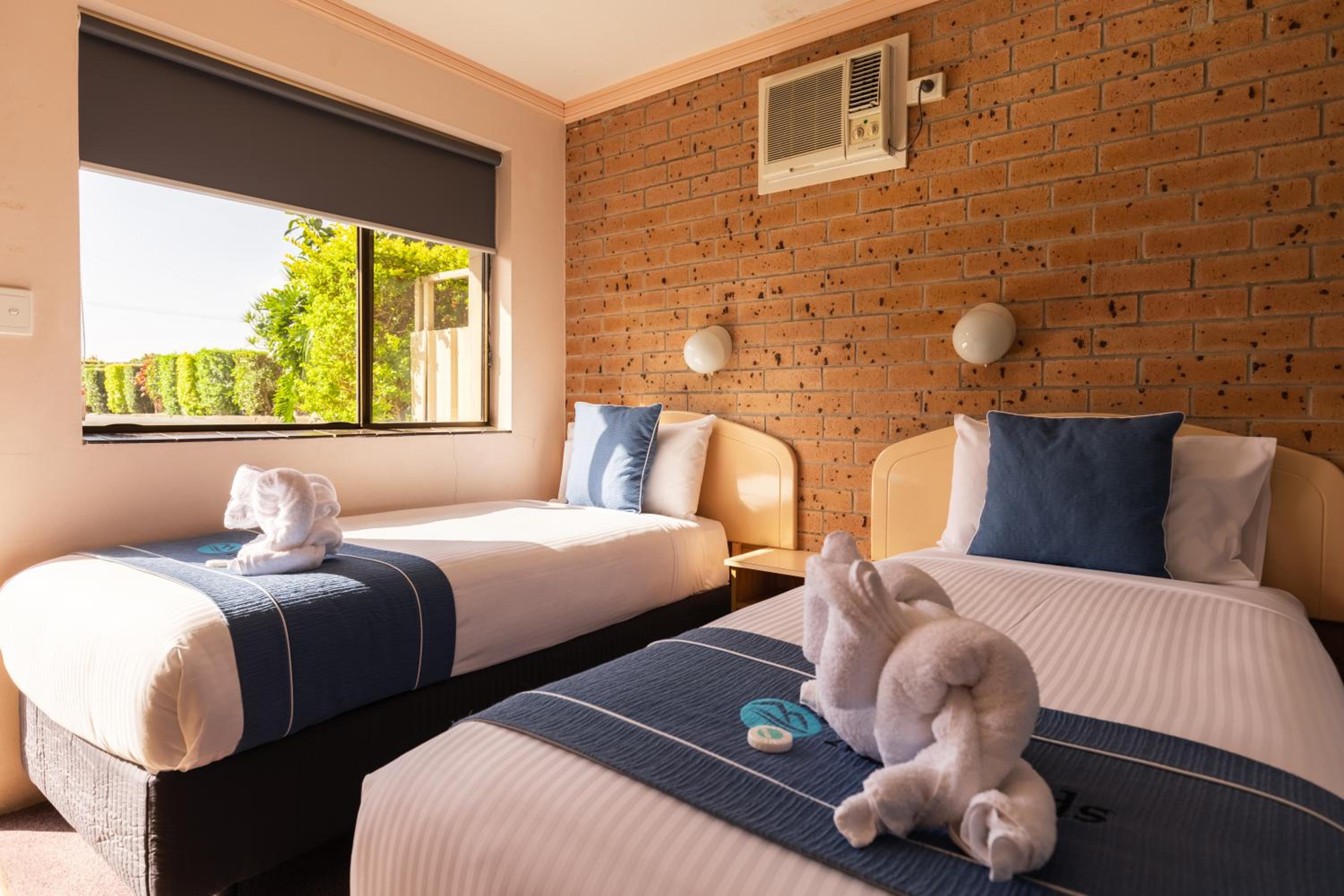 Deluxe Family Suite with River View - Photo 2