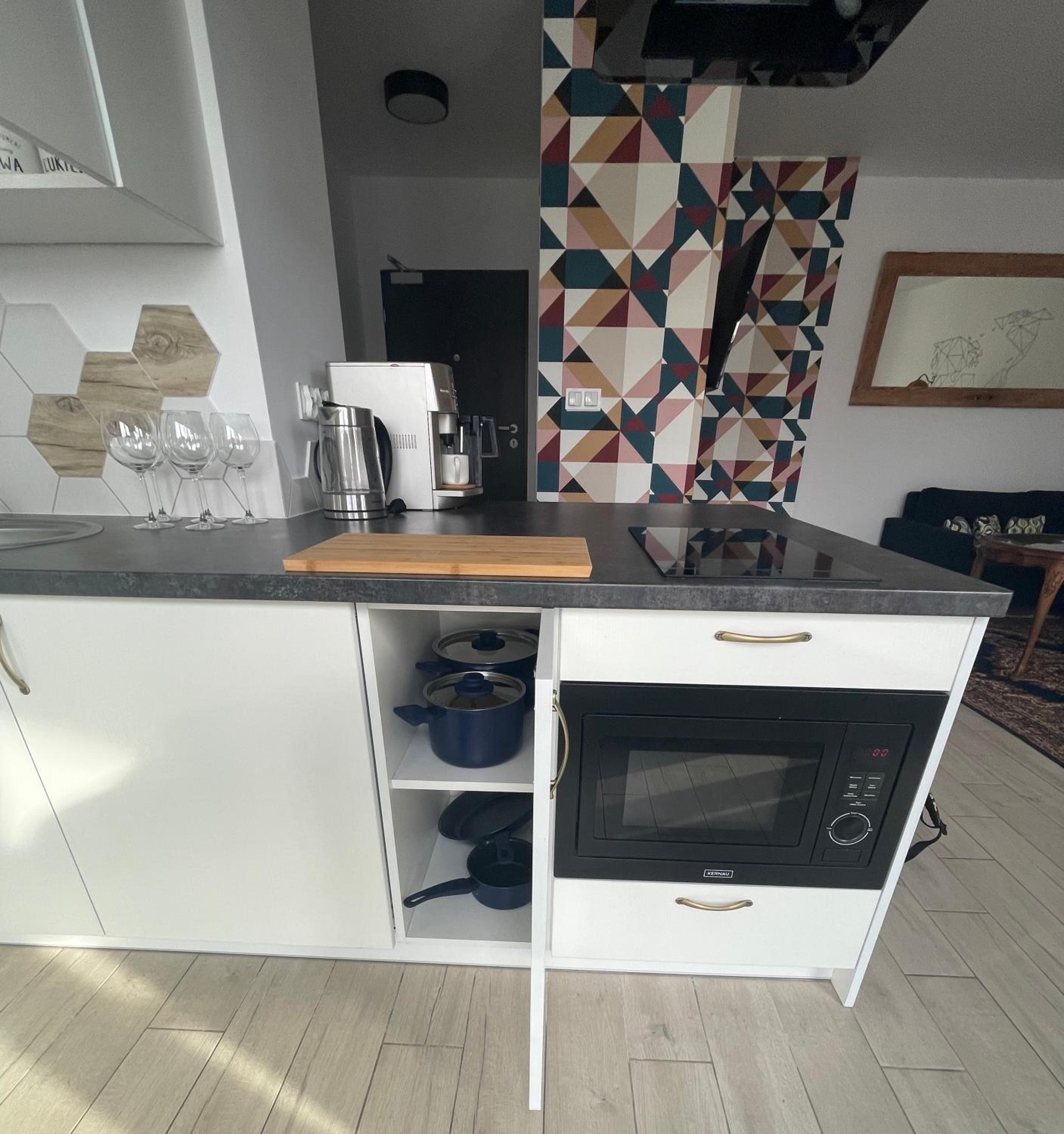One-Bedroom Apartment - Photo 2