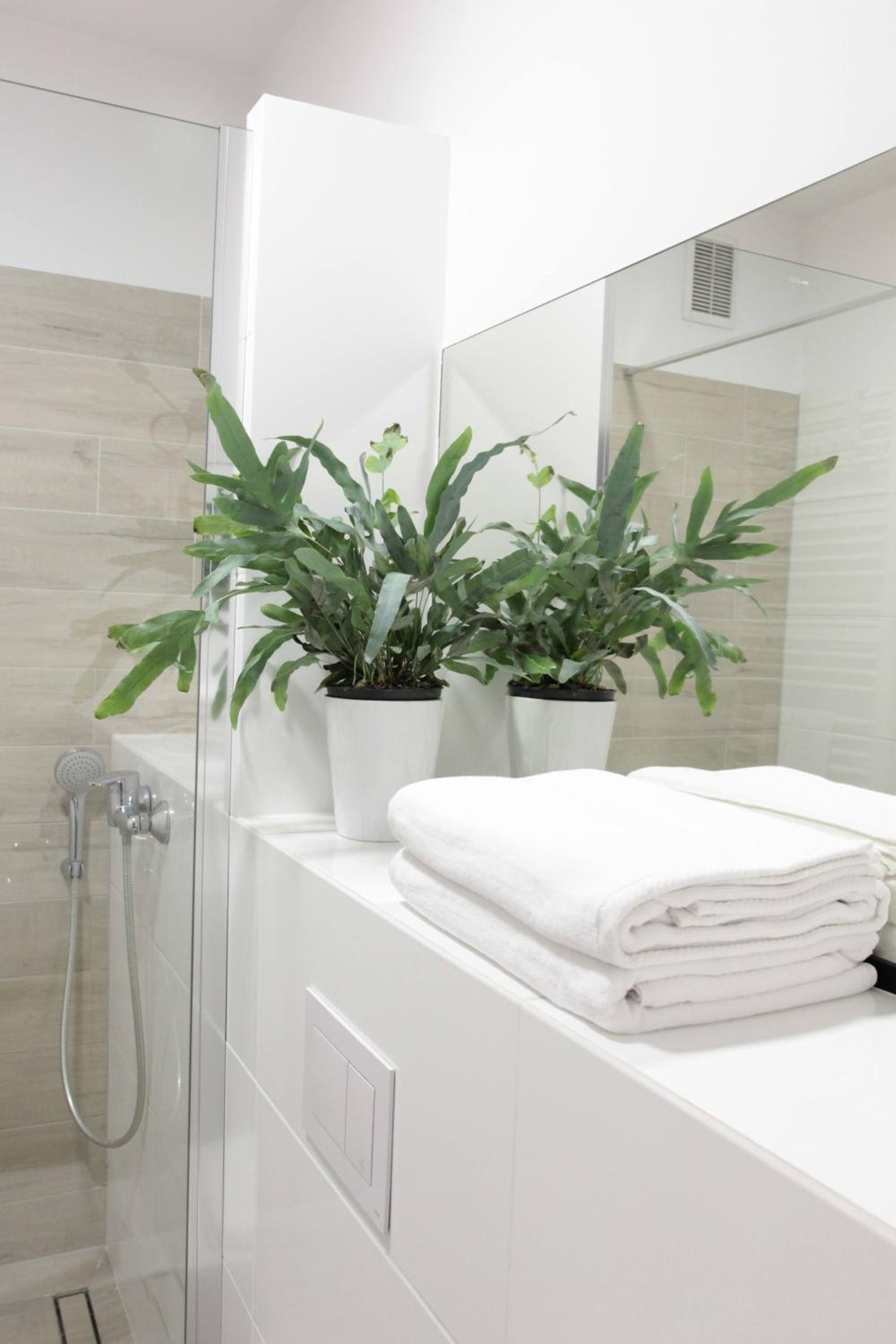 One-Bedroom Apartment - Photo 3