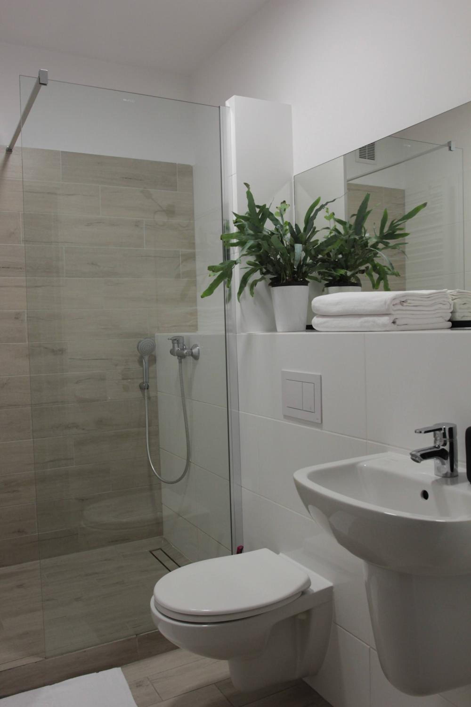 One-Bedroom Apartment - Photo 9