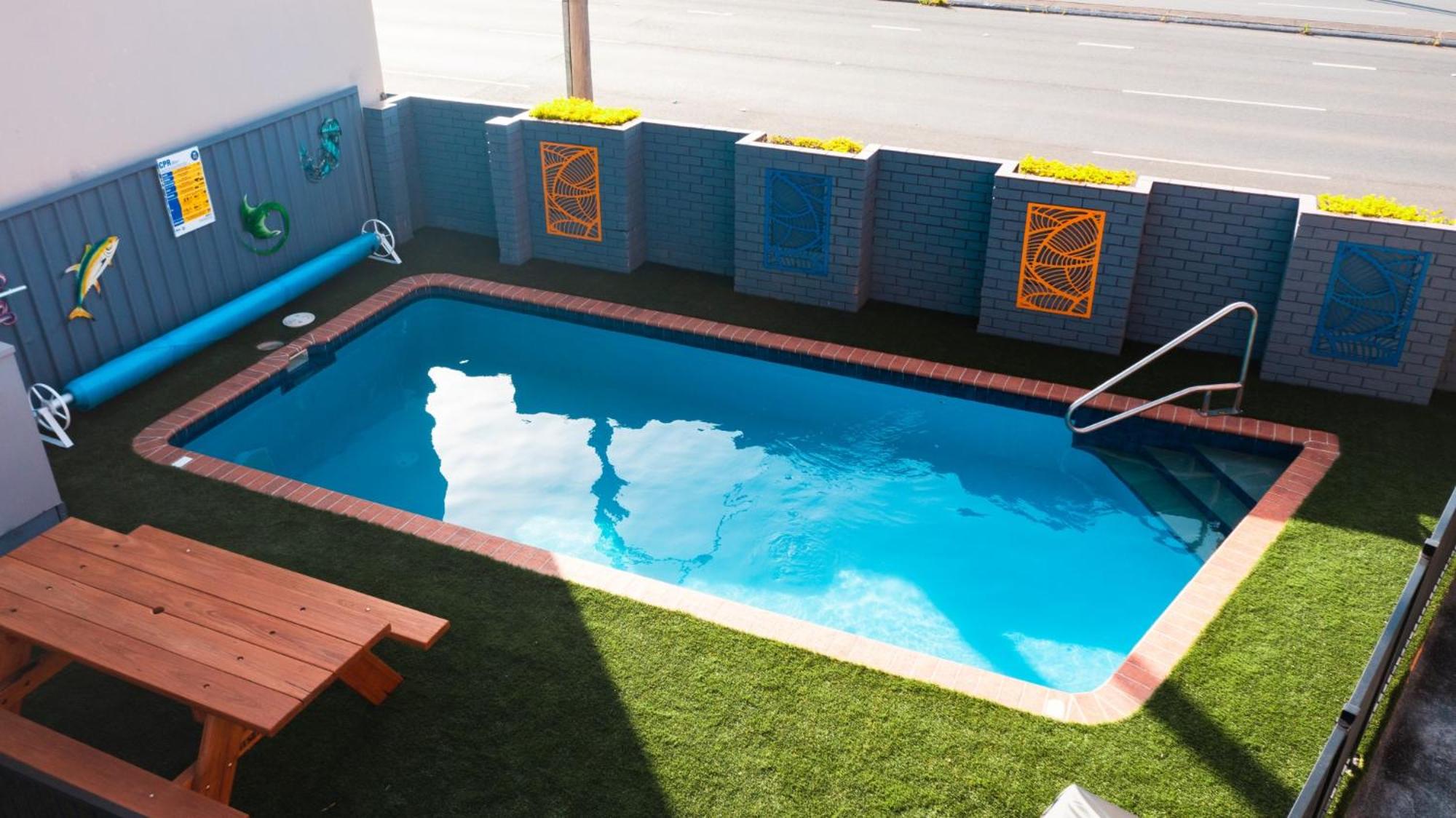 Triple Room with Pool View - Photo 3