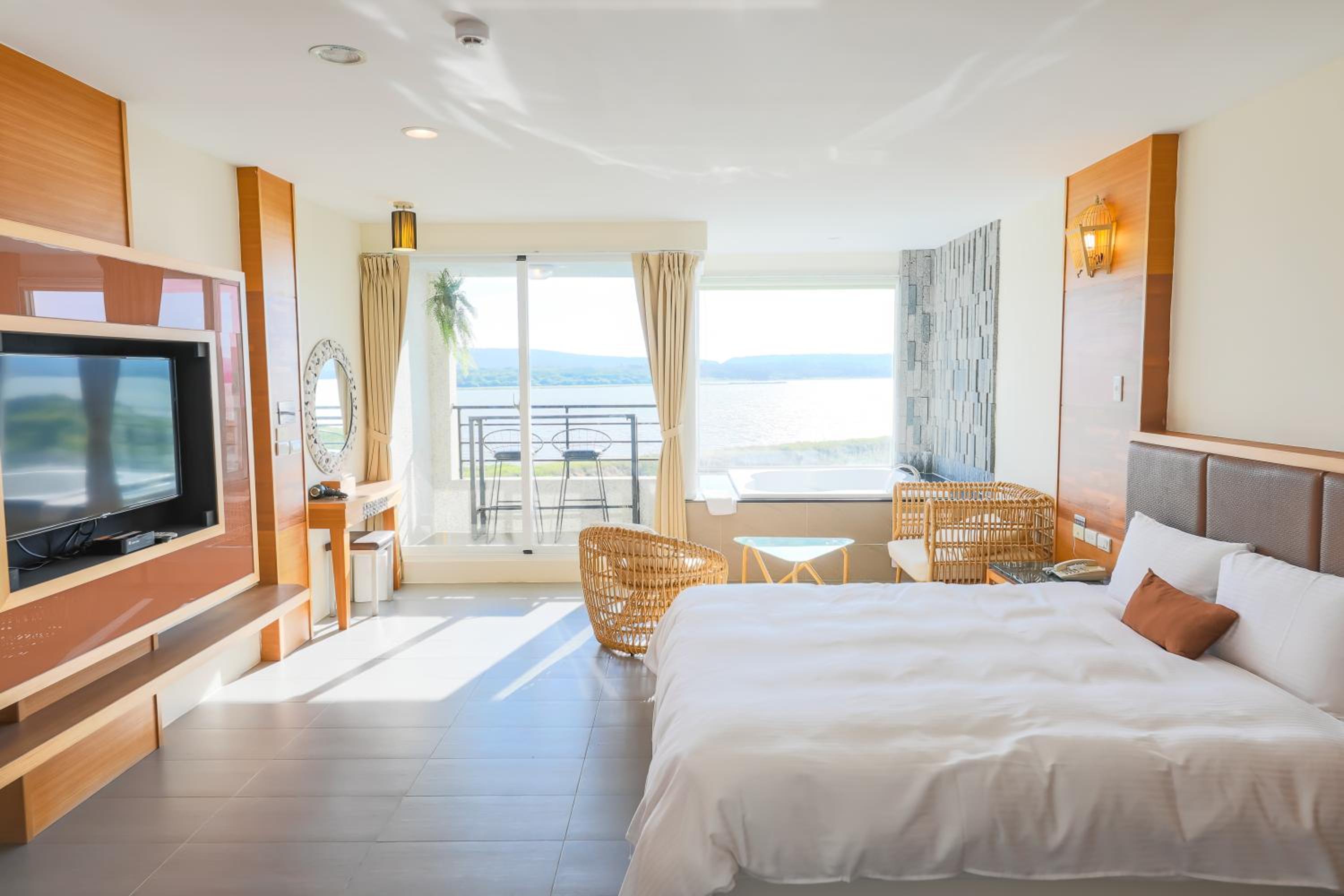 King Room with Lake View