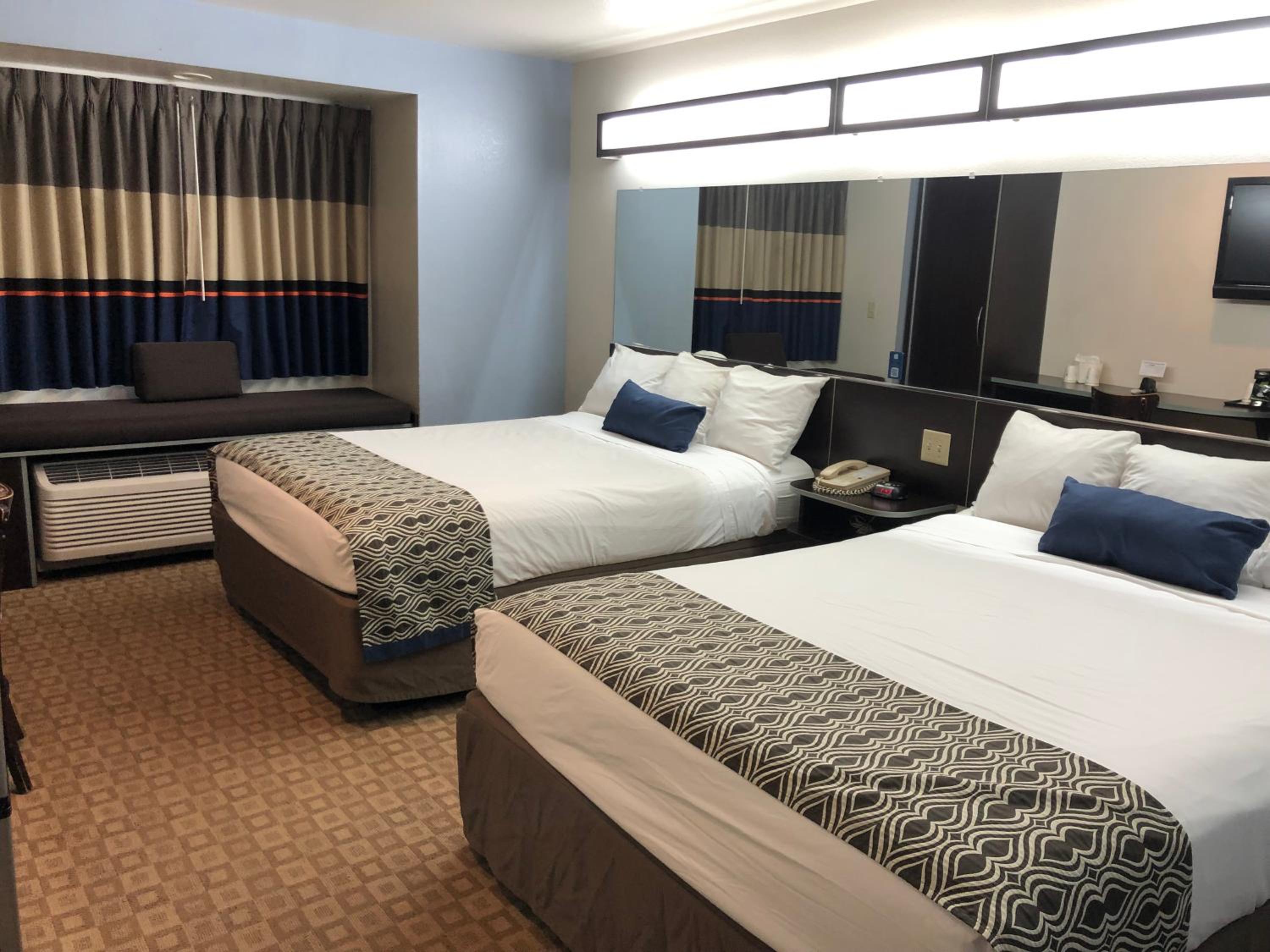 Queen Room with Two Queen Beds - Disability Access - Non-Smoking - Photo 1