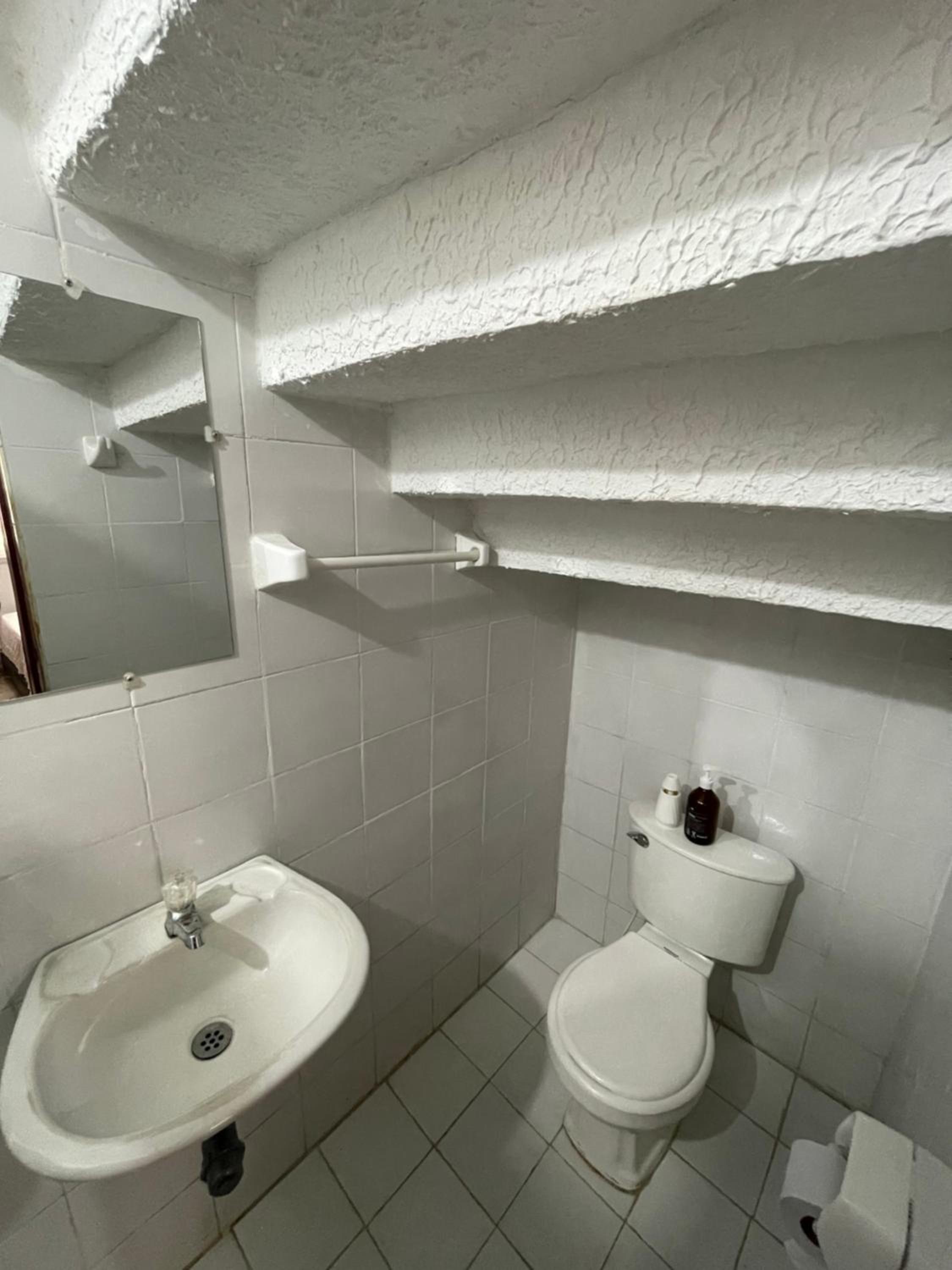 Six-Bedroom House photo 2