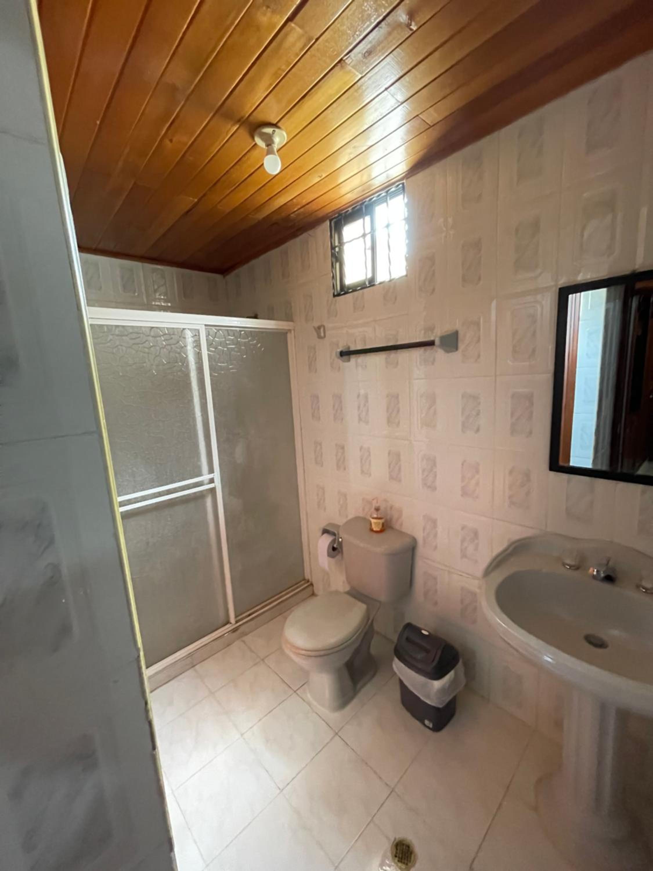 Six-Bedroom House photo 2
