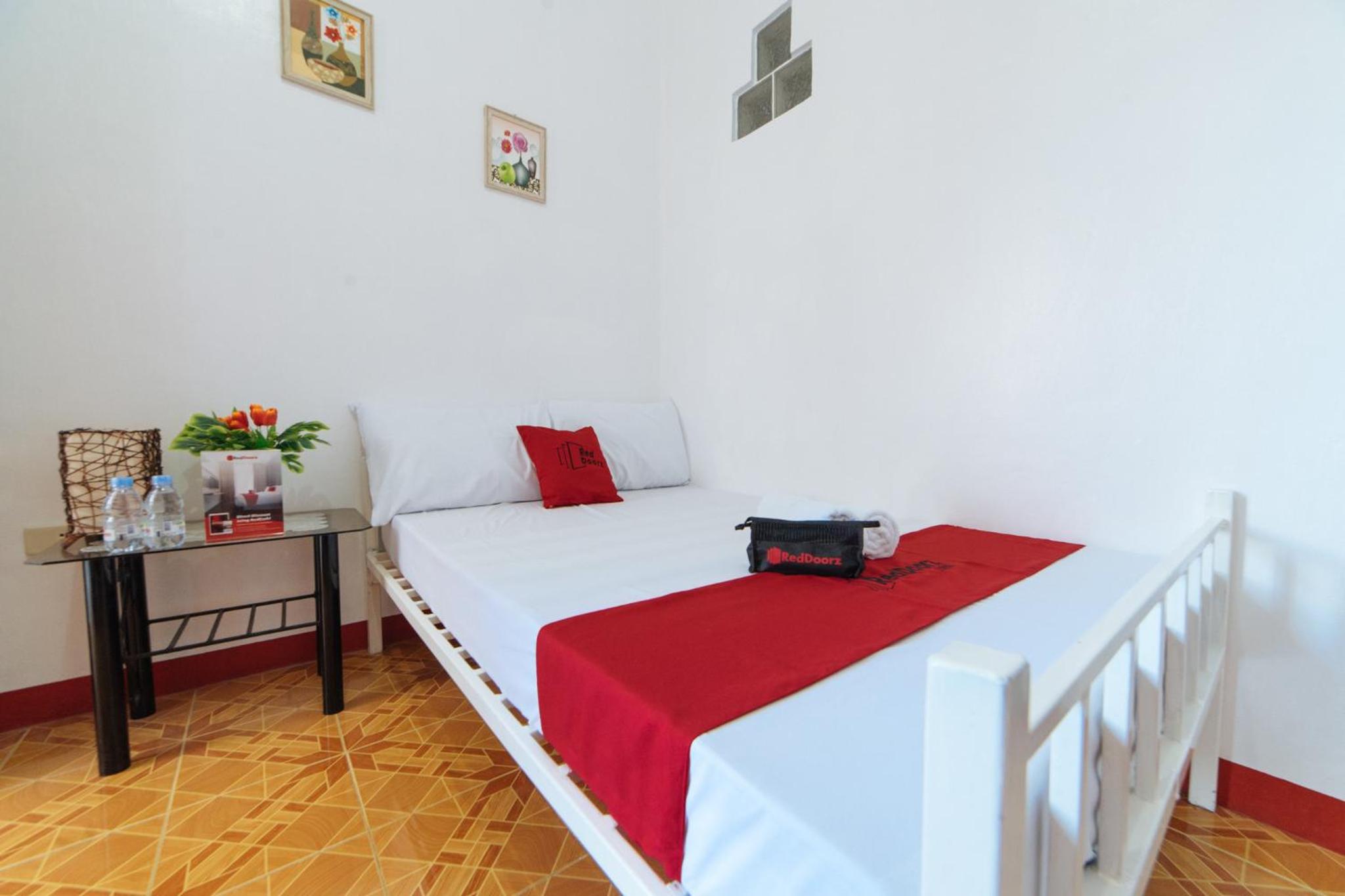 Budget Double Room - Photo 3