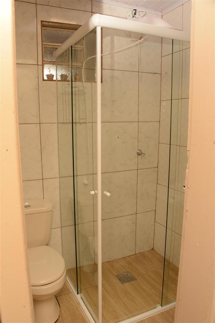 Five-Bedroom House photo 3