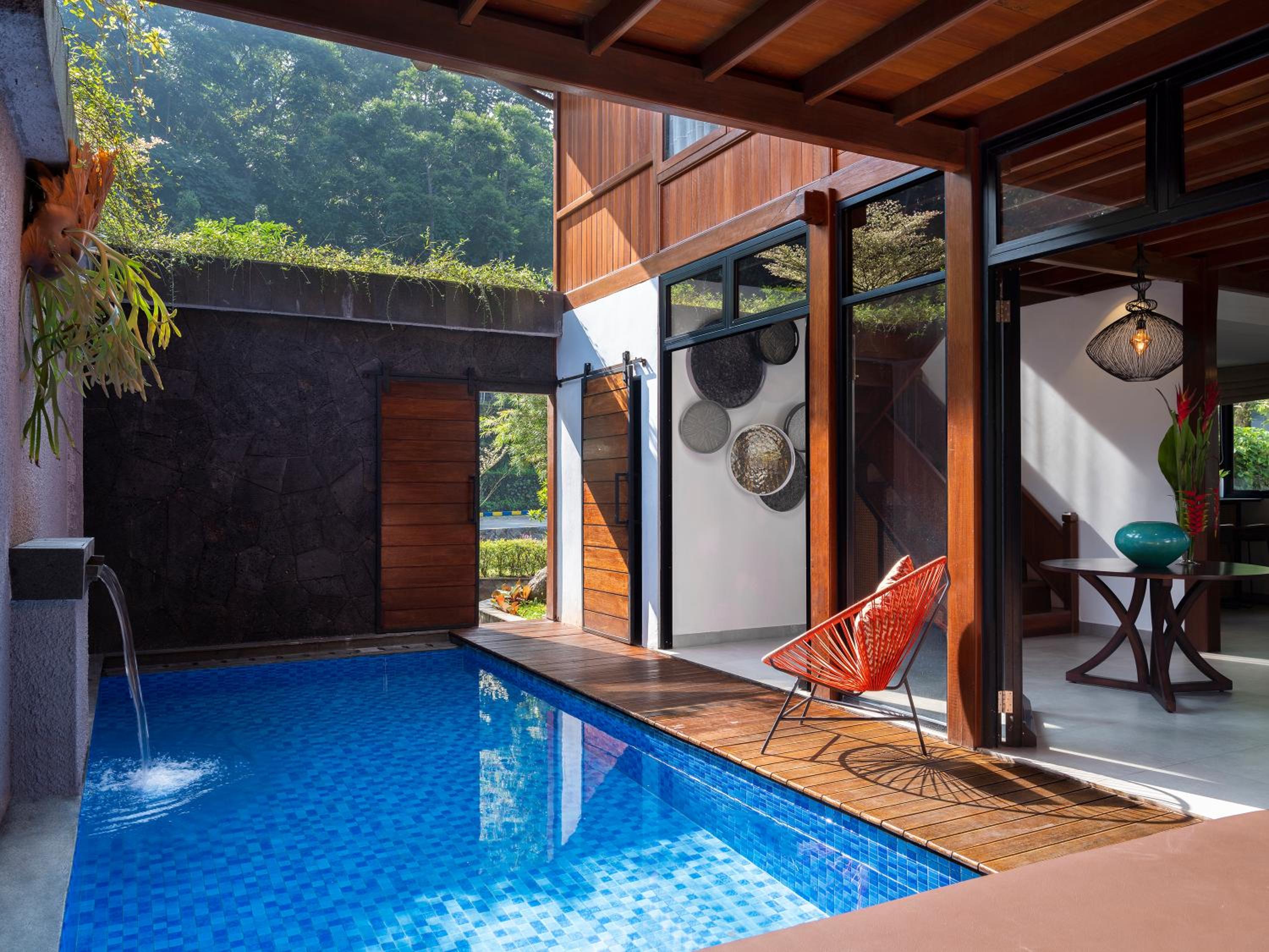 Hummer Private Pool River Side