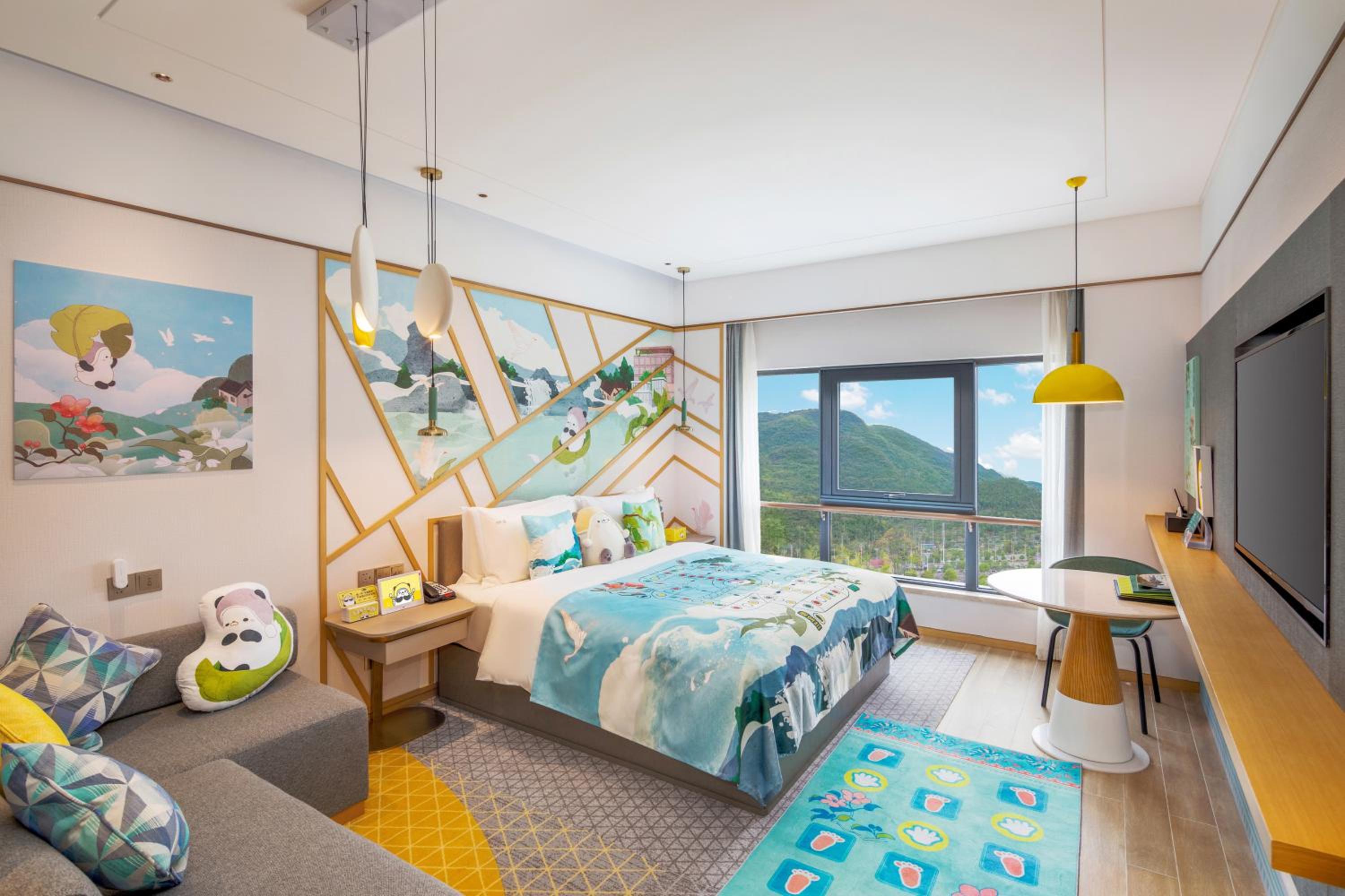 Standard King Room with Mountain View Kids Theme