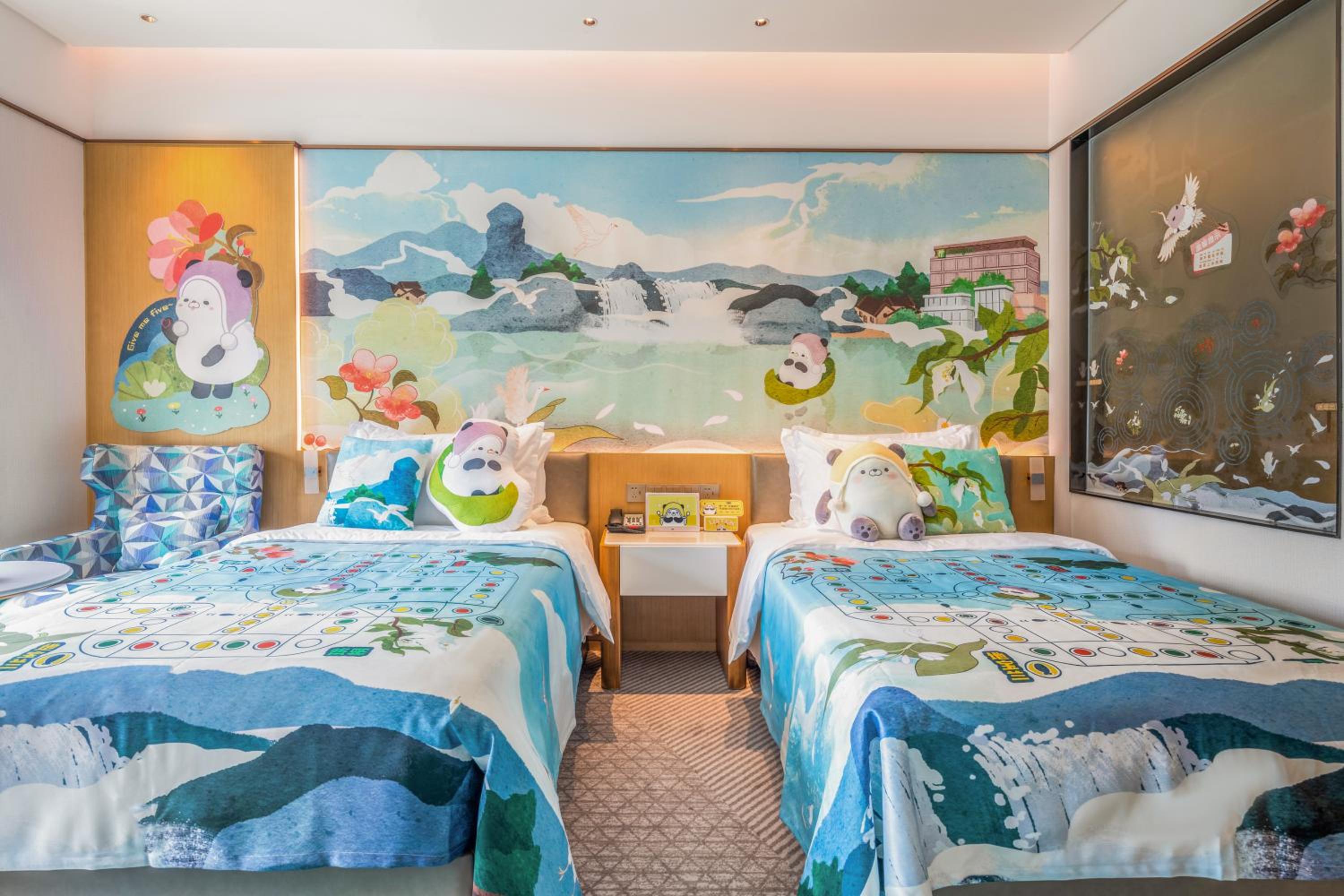 Standard Twin Room with Mountain View Kids Theme photo 3
