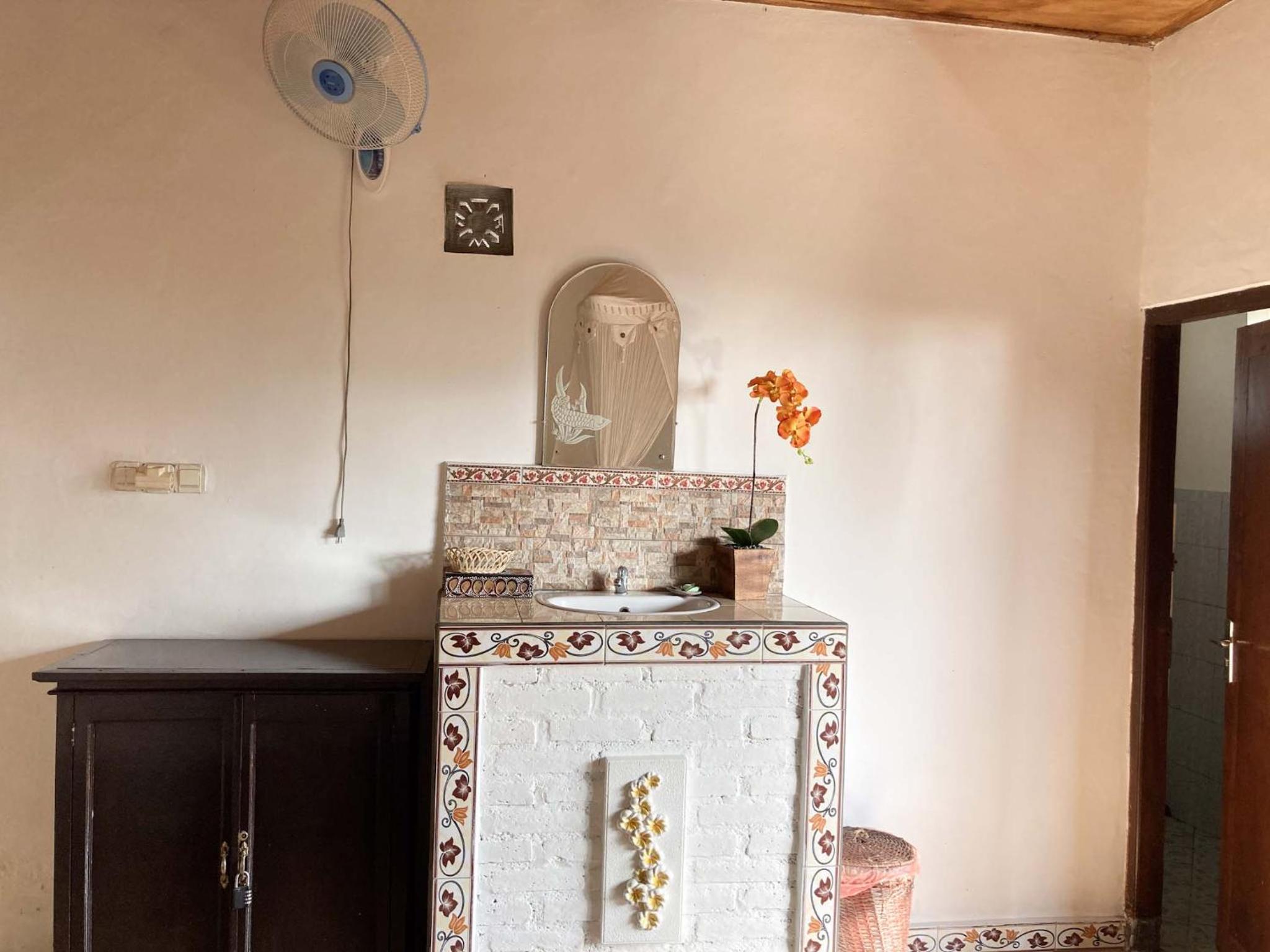Standard Double Room with Fan - Photo 2