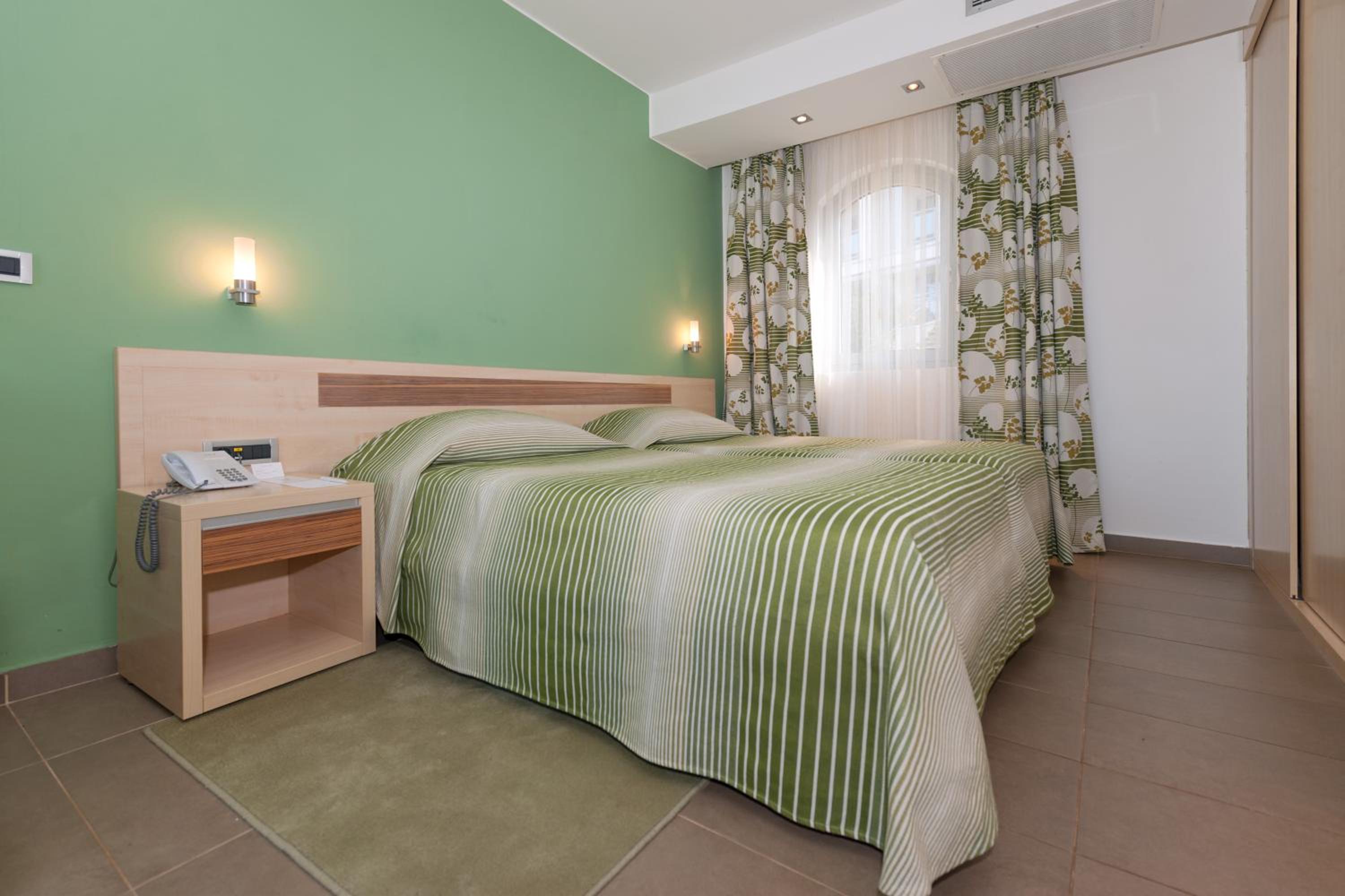 Premium Twin Room with Extra Bed photo 3