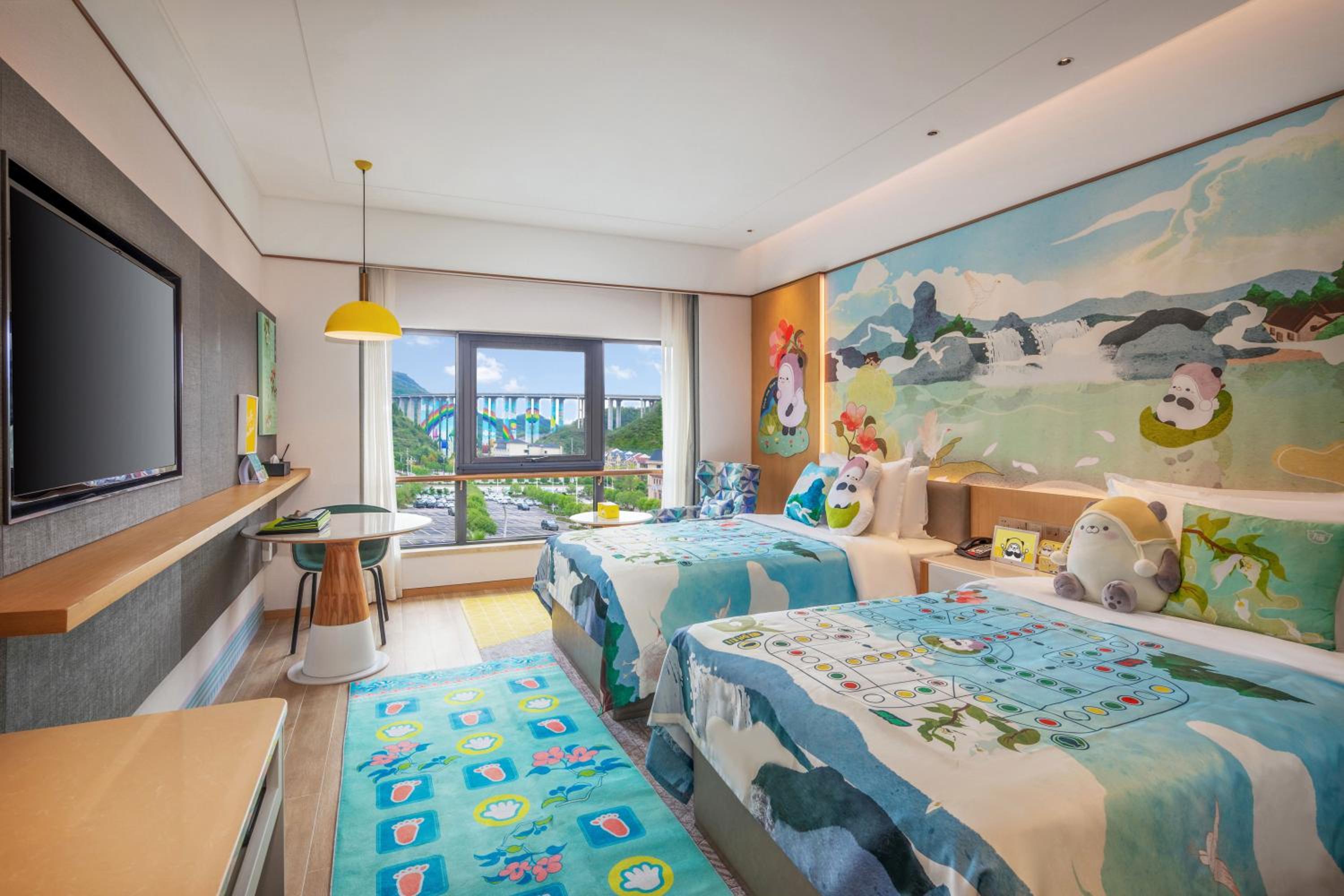 Standard Twin Room with Mountain View Kids Theme