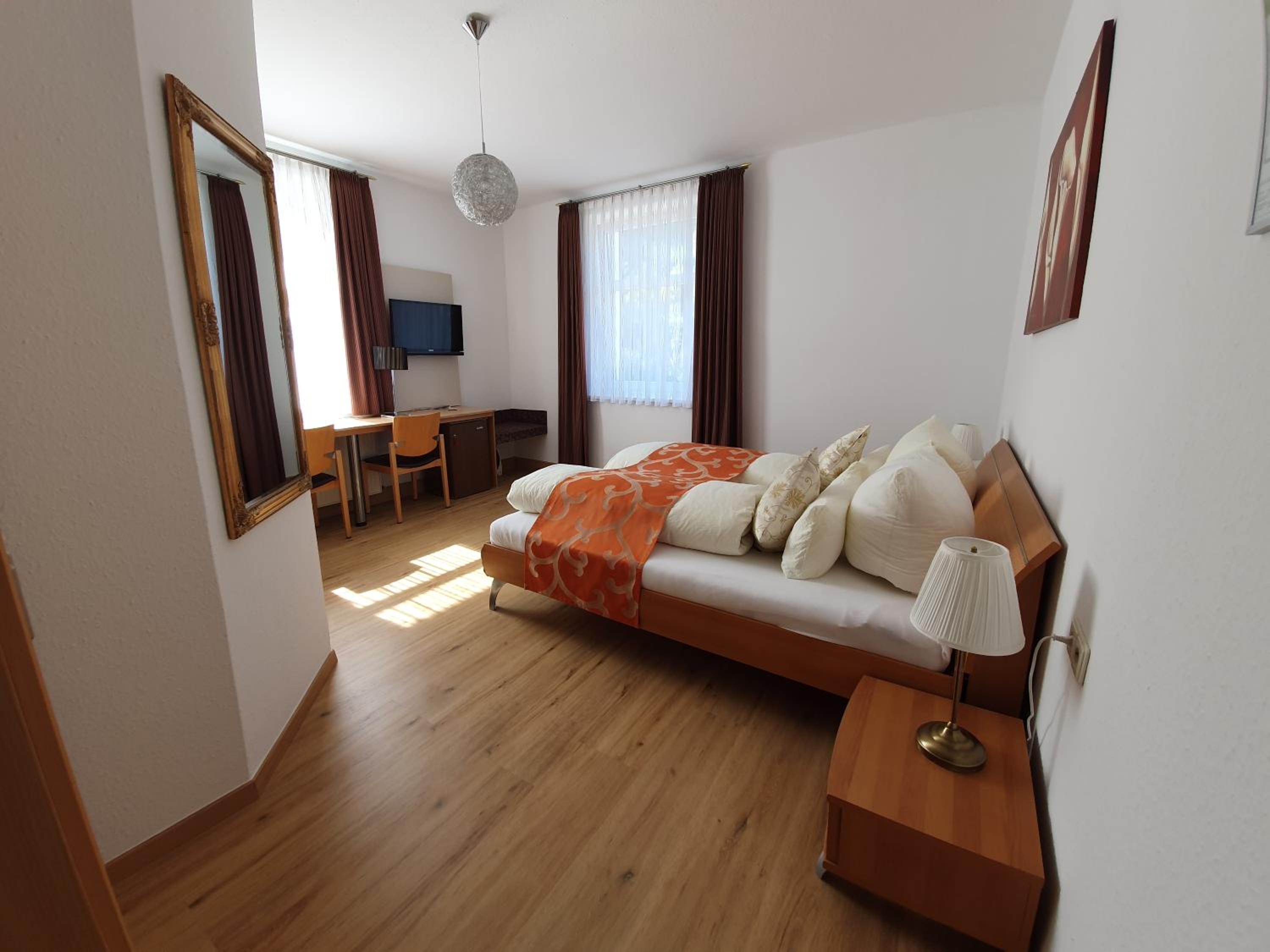 Double Room - Photo 7