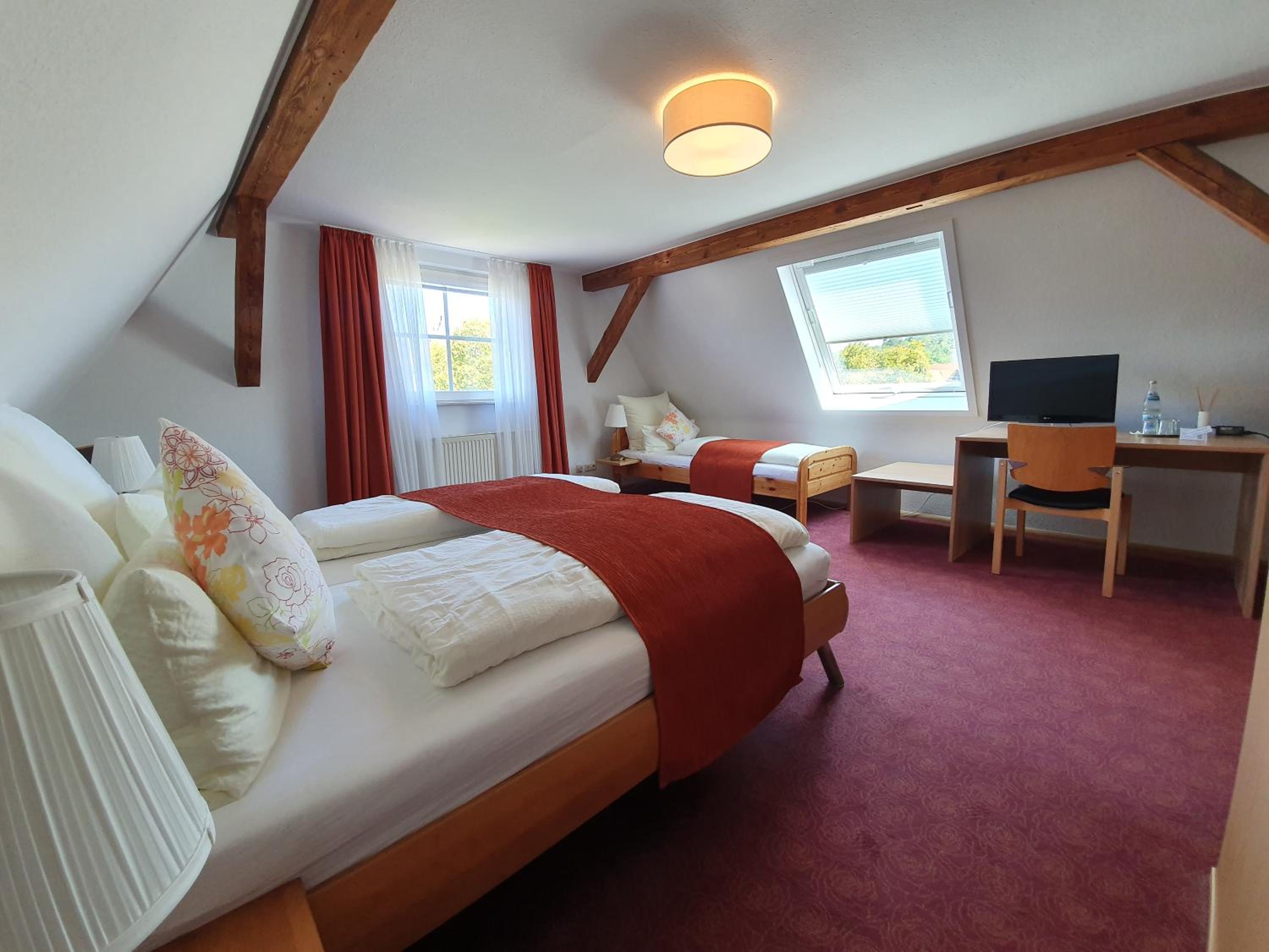 Double Room - Photo 6