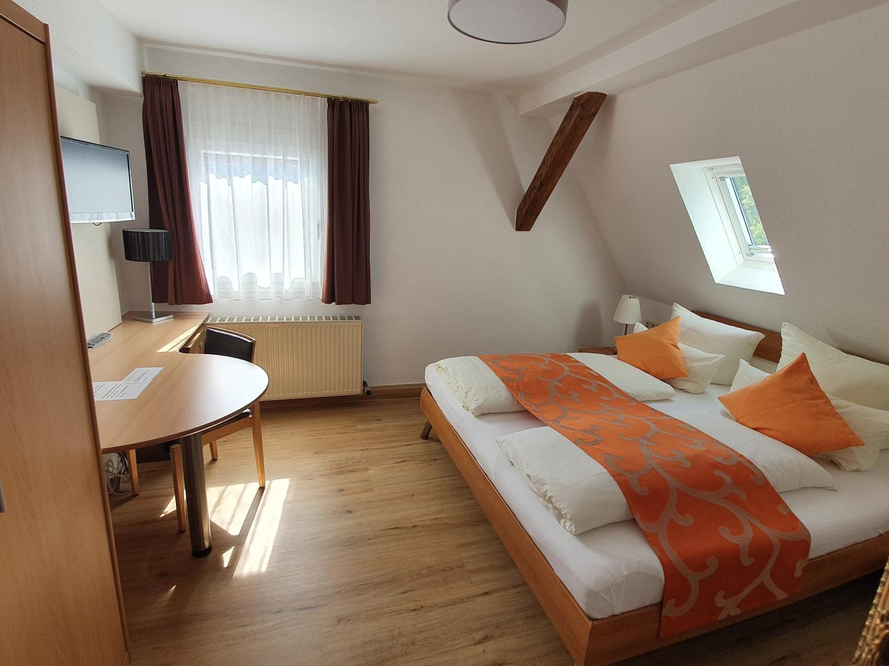 Double Room - Photo 8