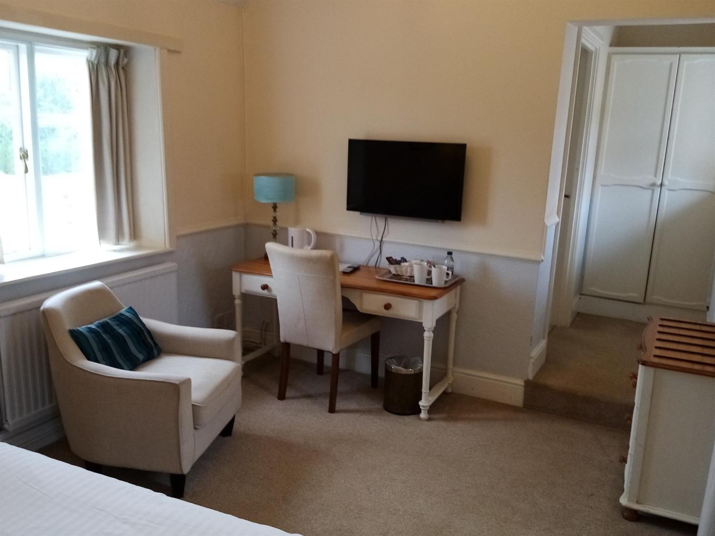 Double Room with Private Bathroom - Photo 3