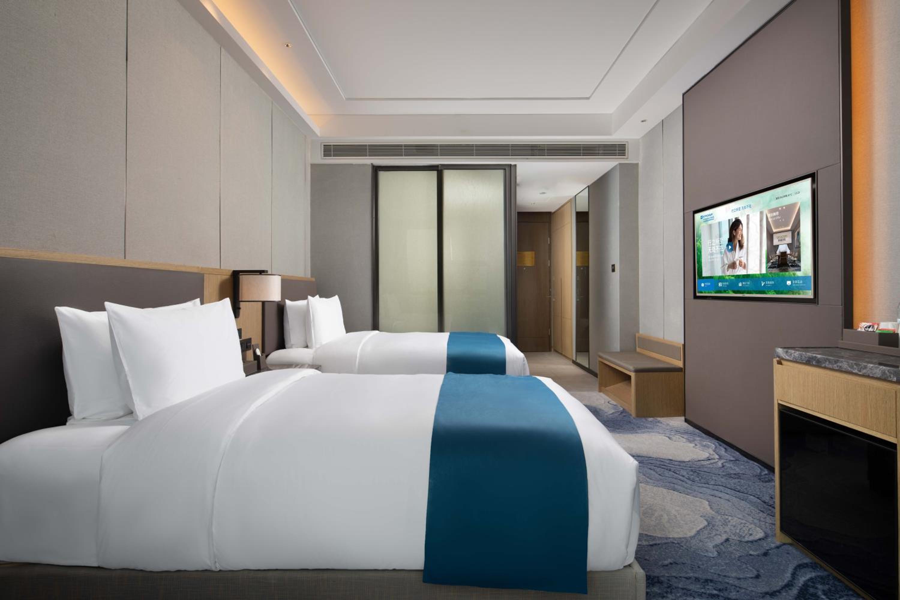 Comfortable 2 Twin Beds Room photo 2