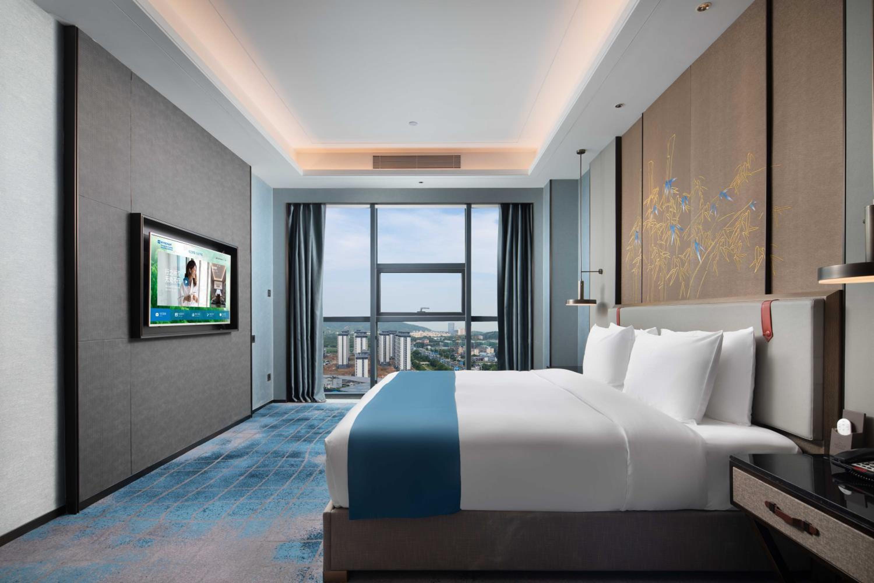 Deluxe 1 King Bed Suite