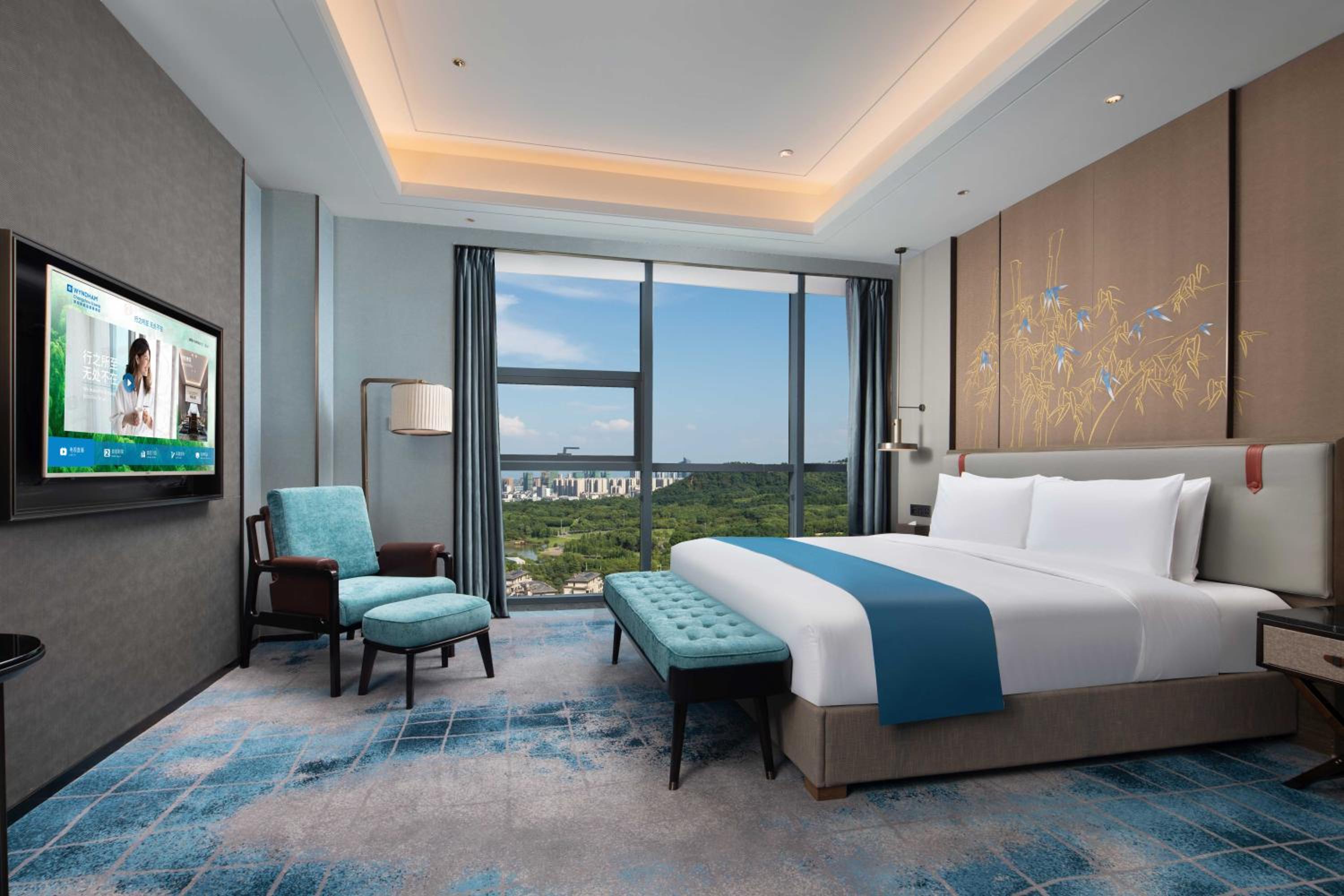 Executive 1 King Bed Suite photo 1