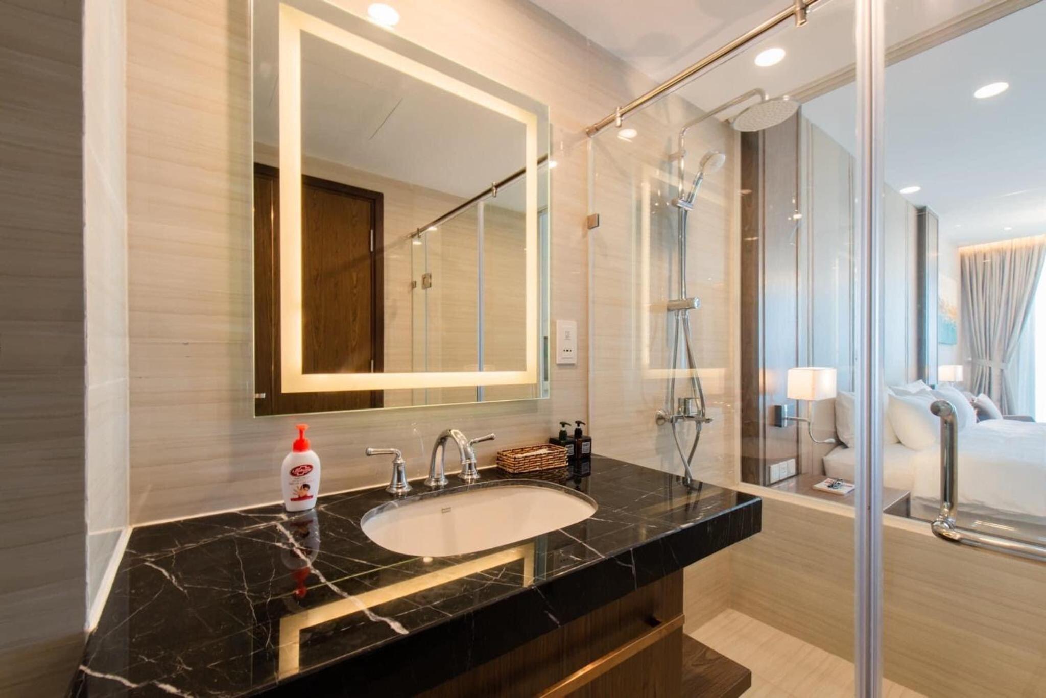 Deluxe Double Room with Side Sea View - Photo 12