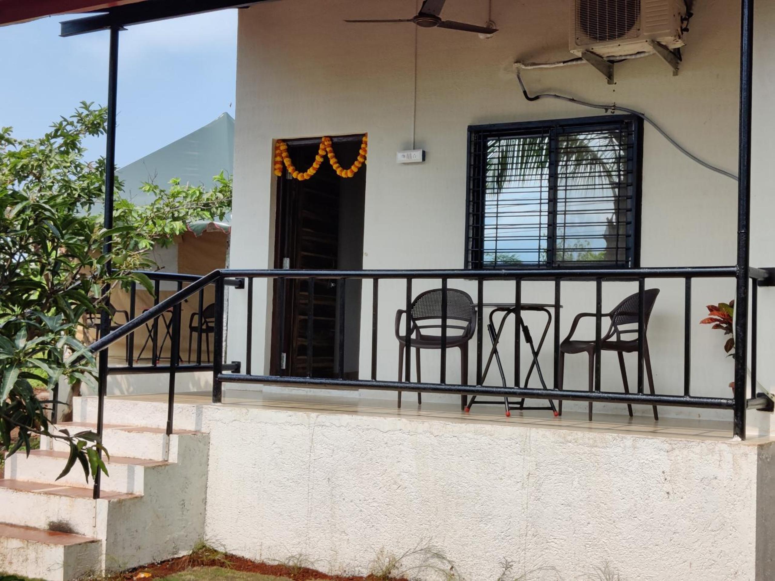 Double Room with Balcony (2 Adults + 1 Child) photo 2