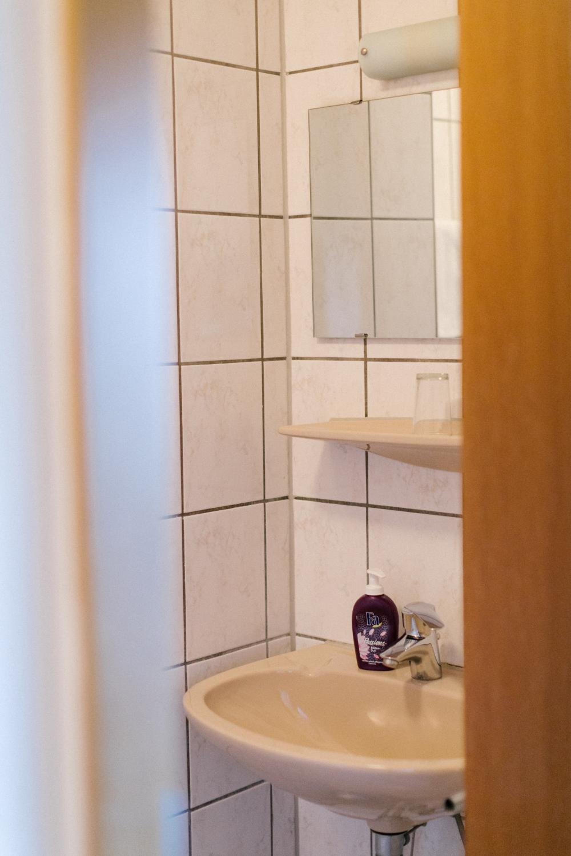 Single Room with Shared Bathroom photo 2
