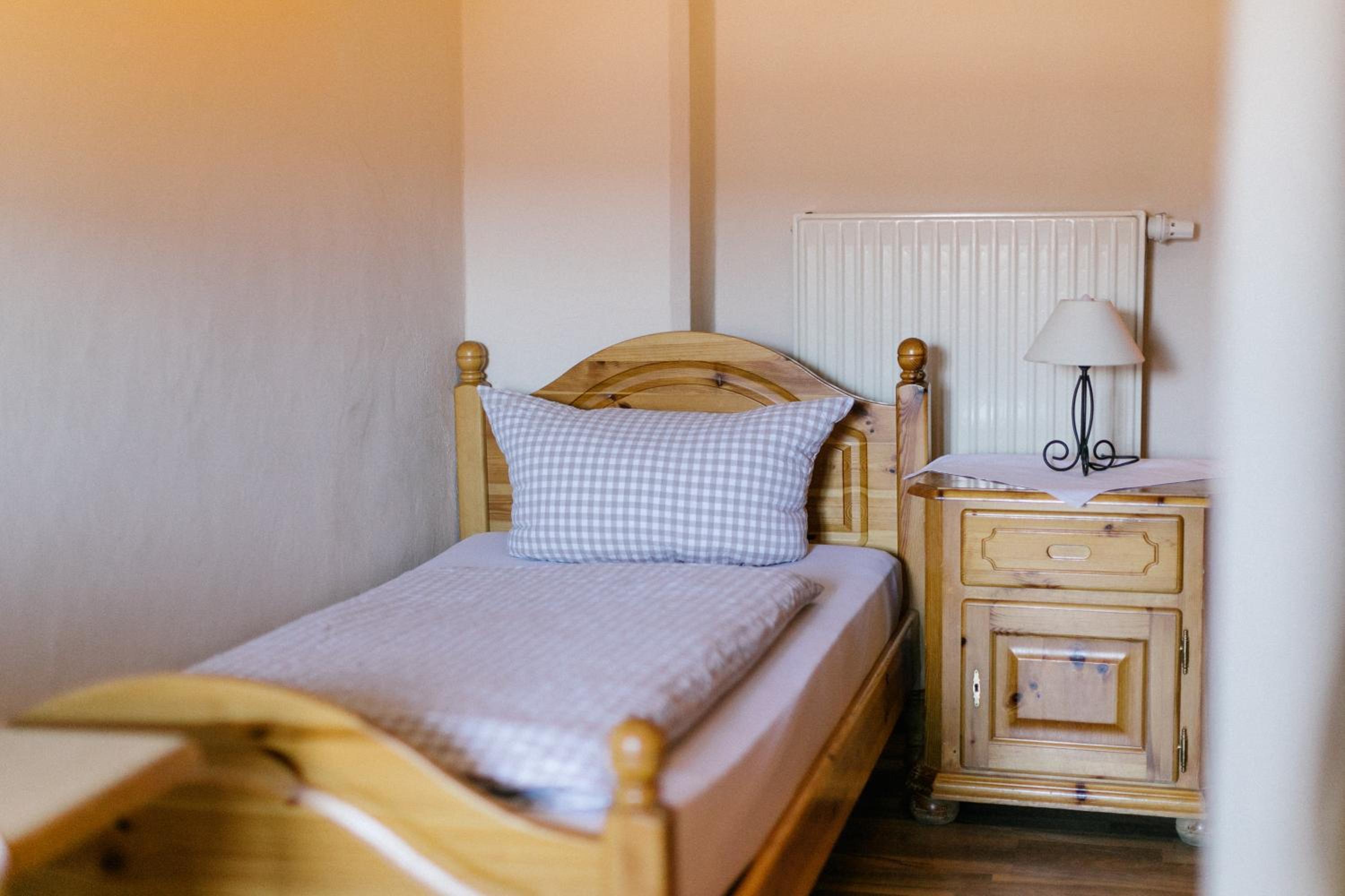 Single Room with Shared Bathroom photo 3