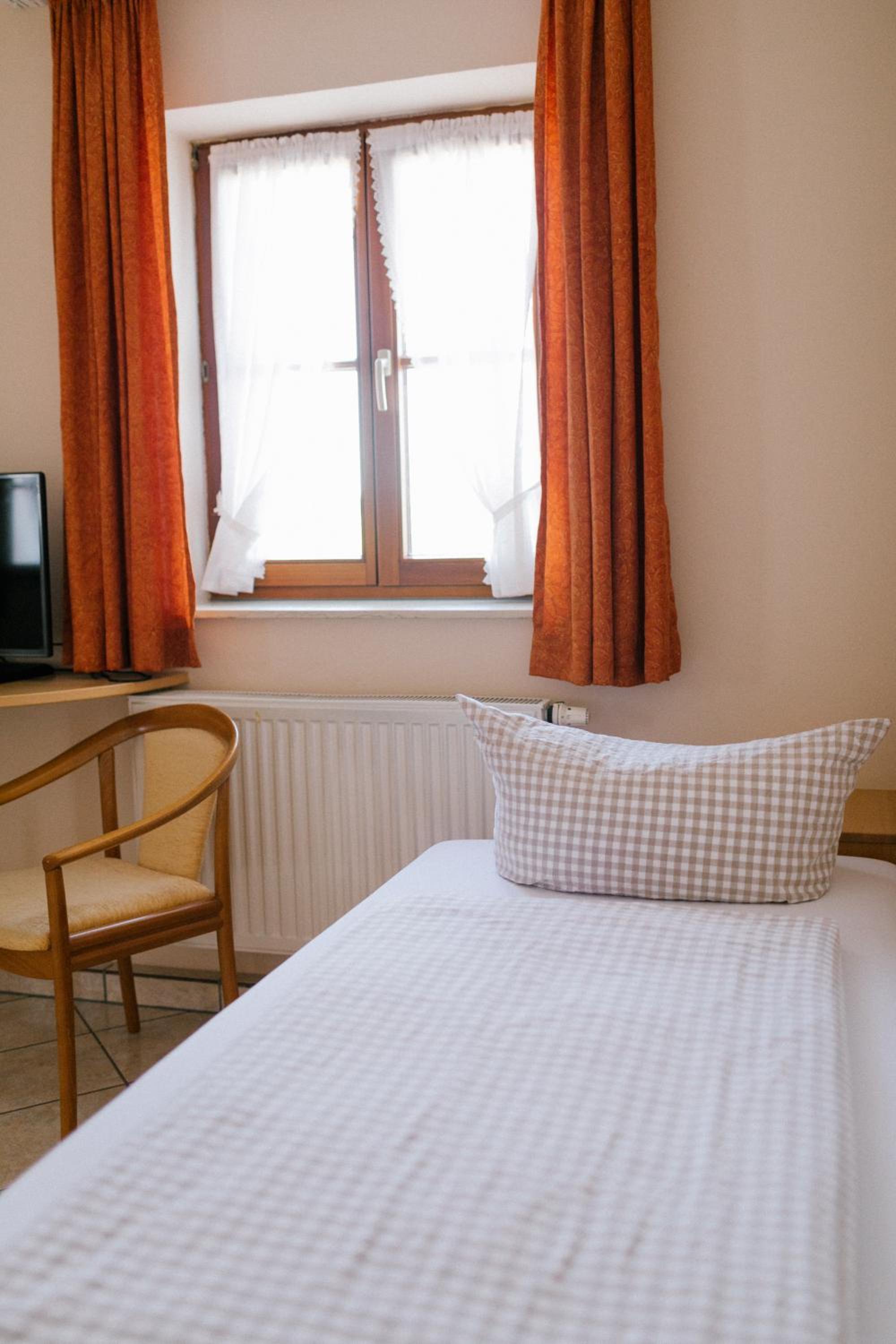 Triple Room - Photo 7