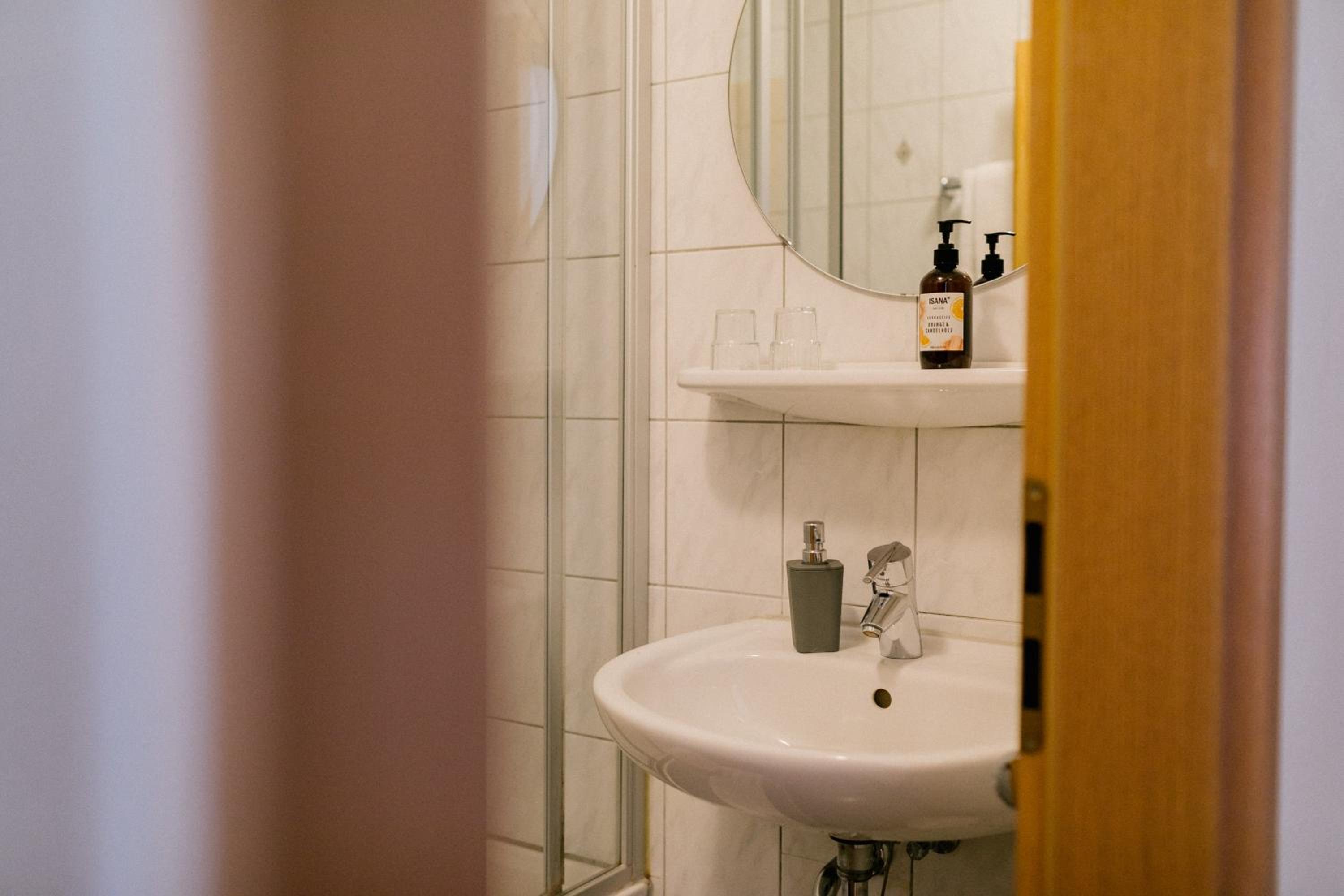 Double Room - Photo 31