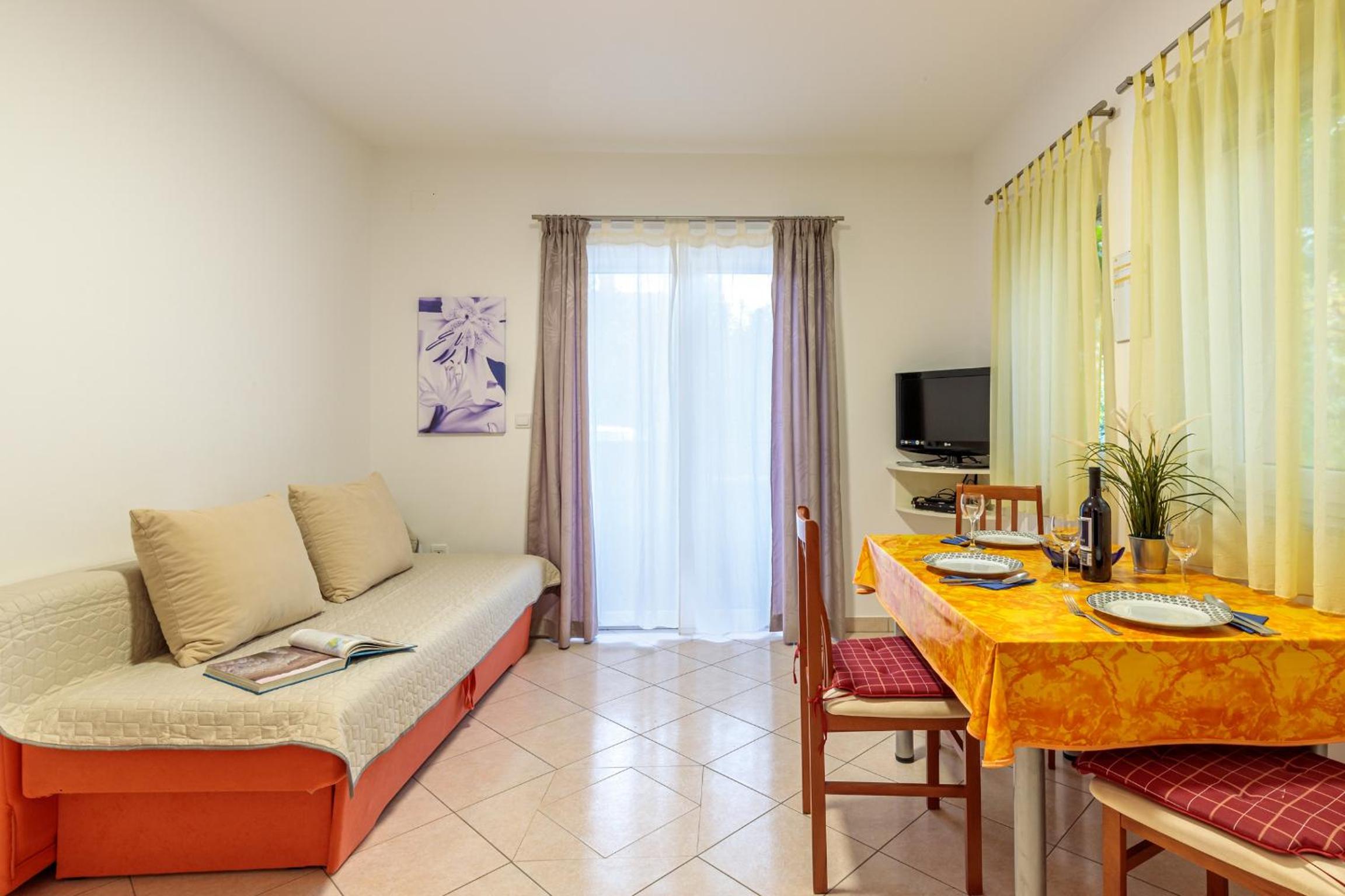 One-Bedroom Apartment with Balcony photo 2