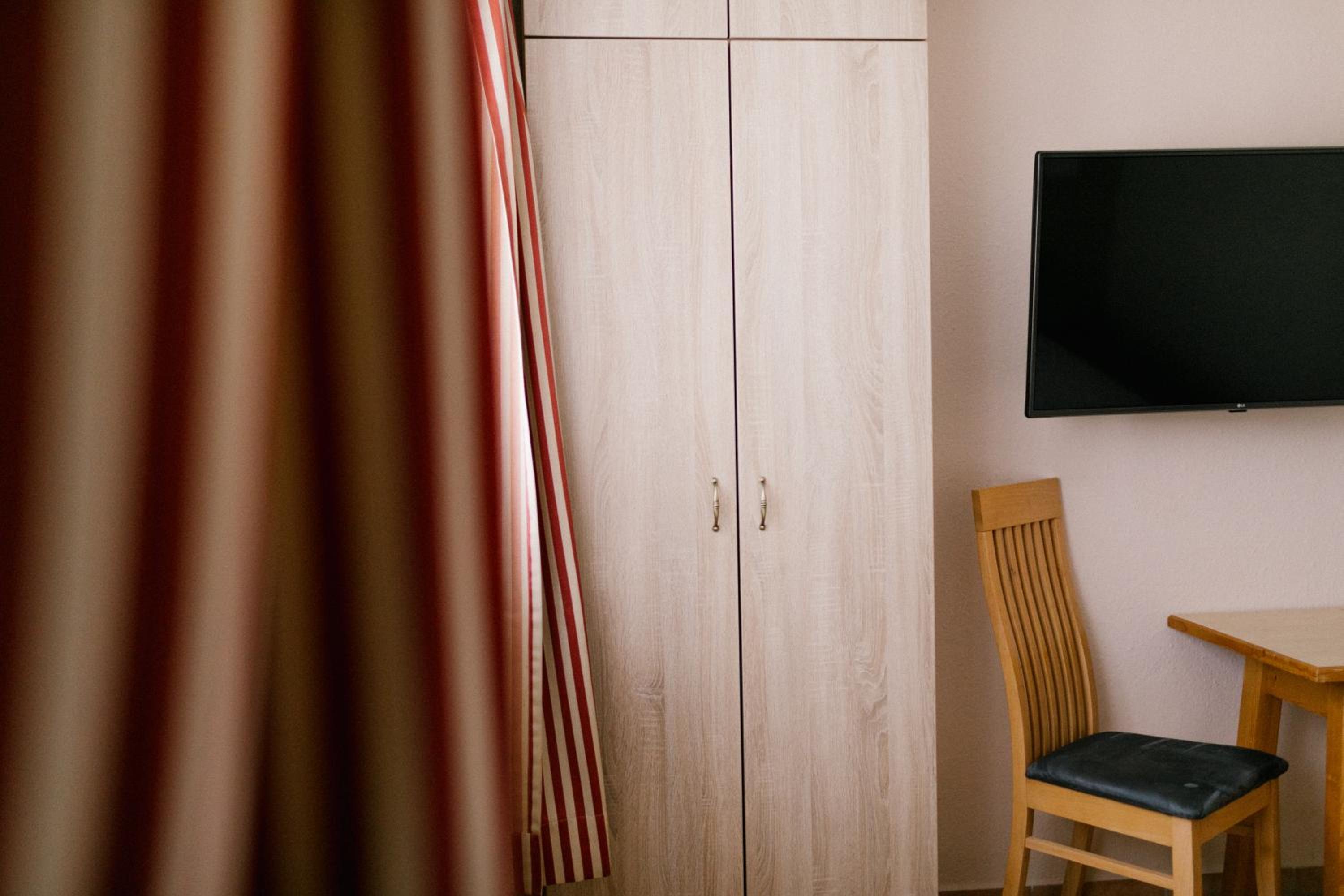 Double Room - Photo 7