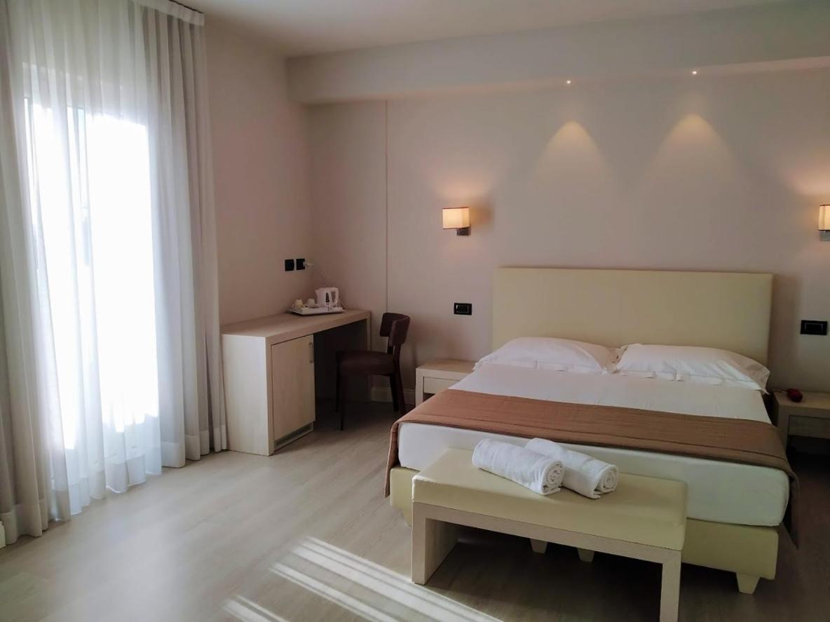 Deluxe Triple Room - Photo 10