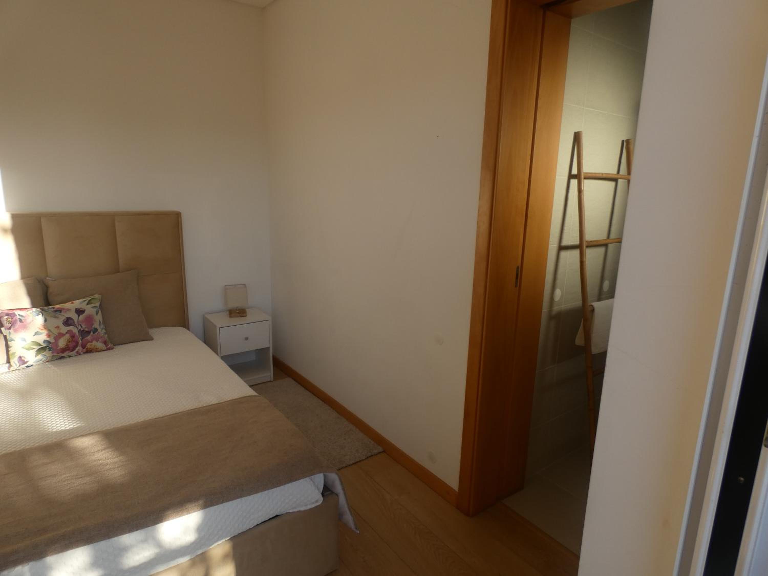 Deluxe Room - Photo 7