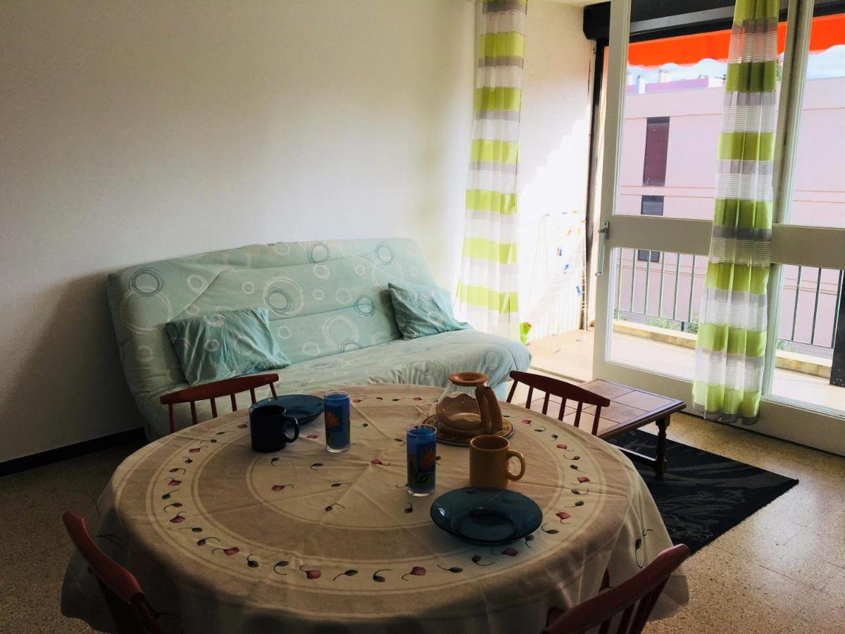 Studio Apartment photo 3