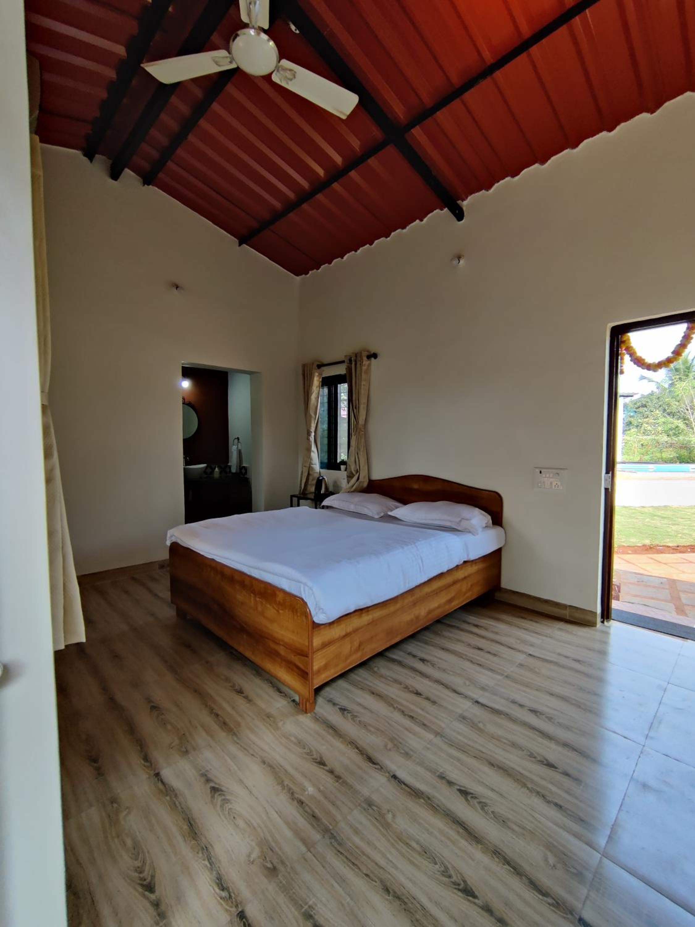 Double Room with Balcony (2 Adults + 1 Child) photo 1