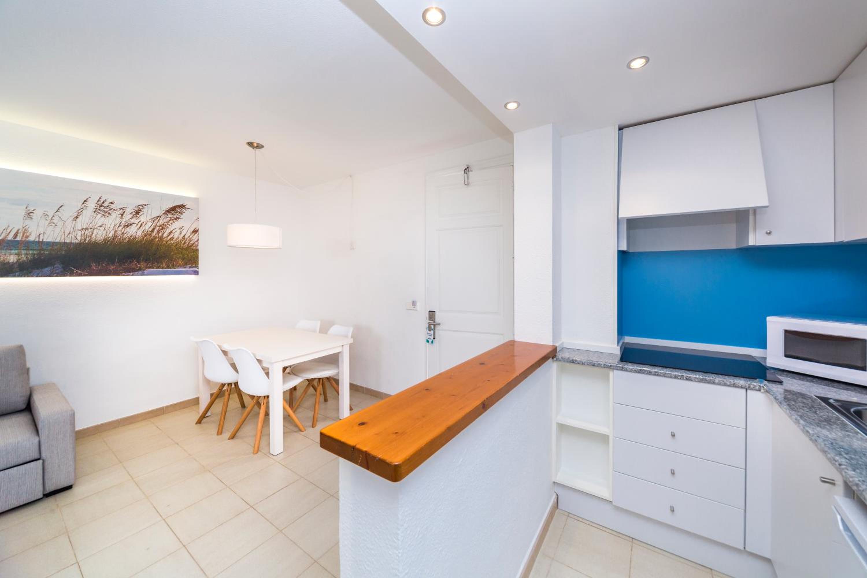 One-Bedroom Apartment (2 Adults + 2 Children) photo 2