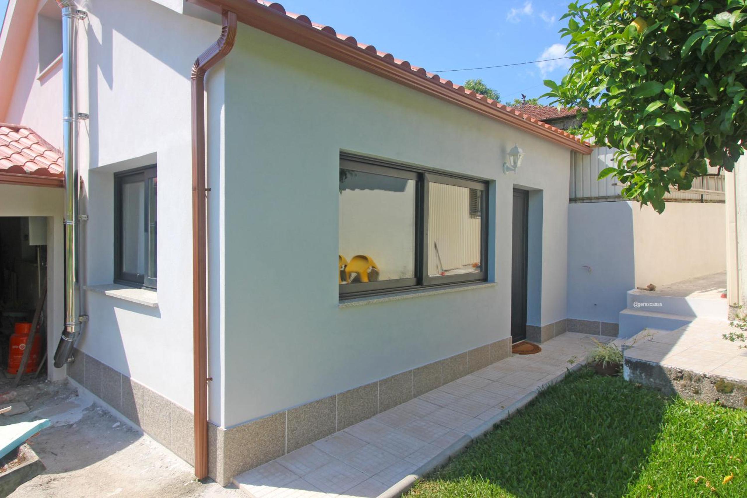 Two-Bedroom House photo 3