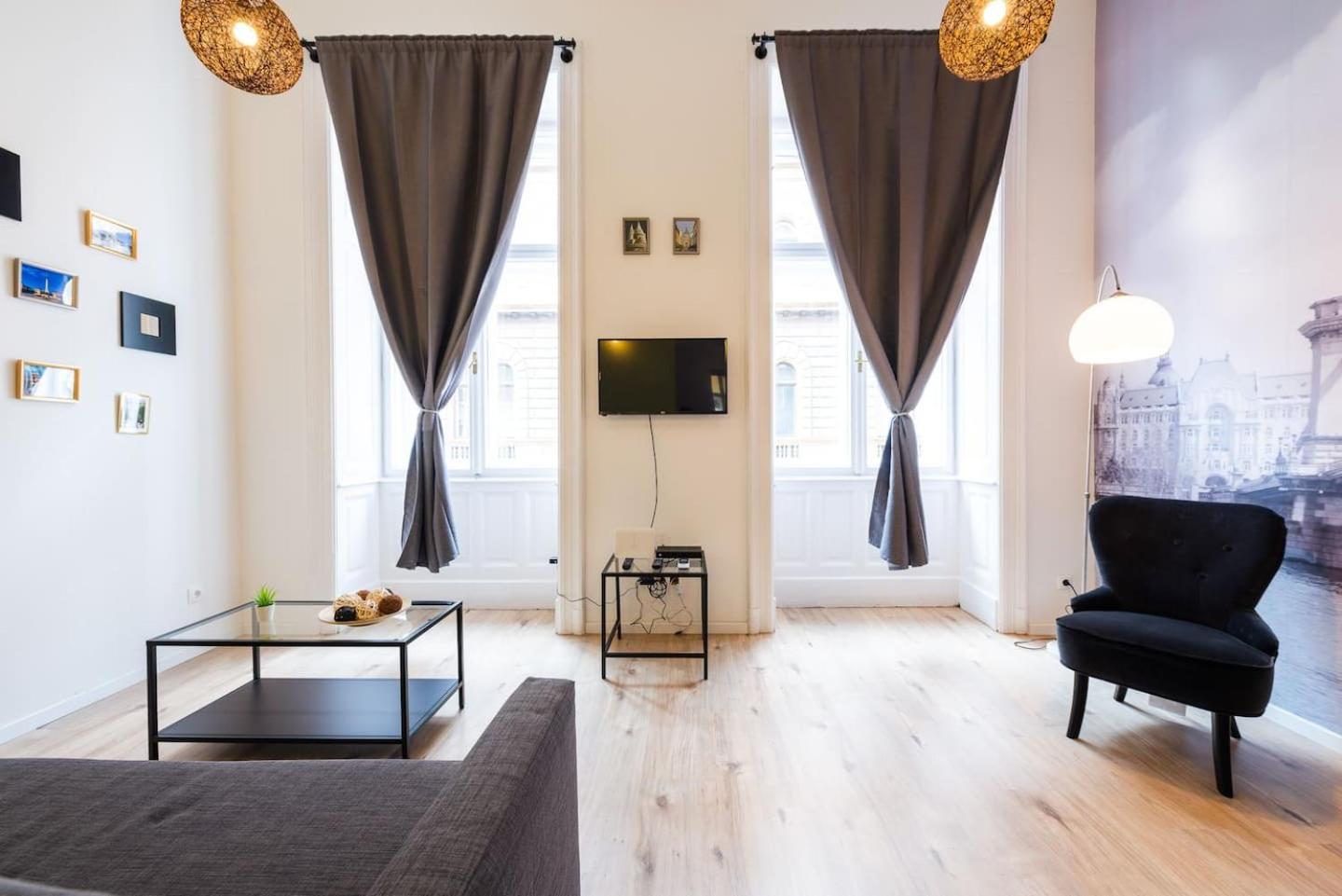 Two-Bedroom Apartment - Photo 3